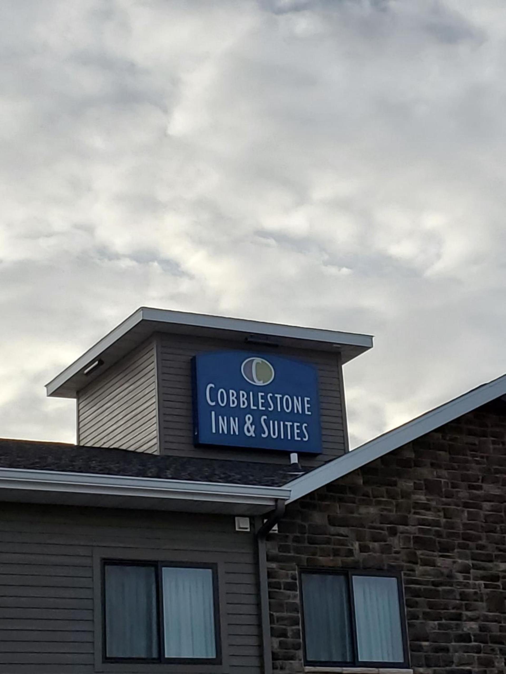 Cobblestone Inn & Suites – Manchester photo 2