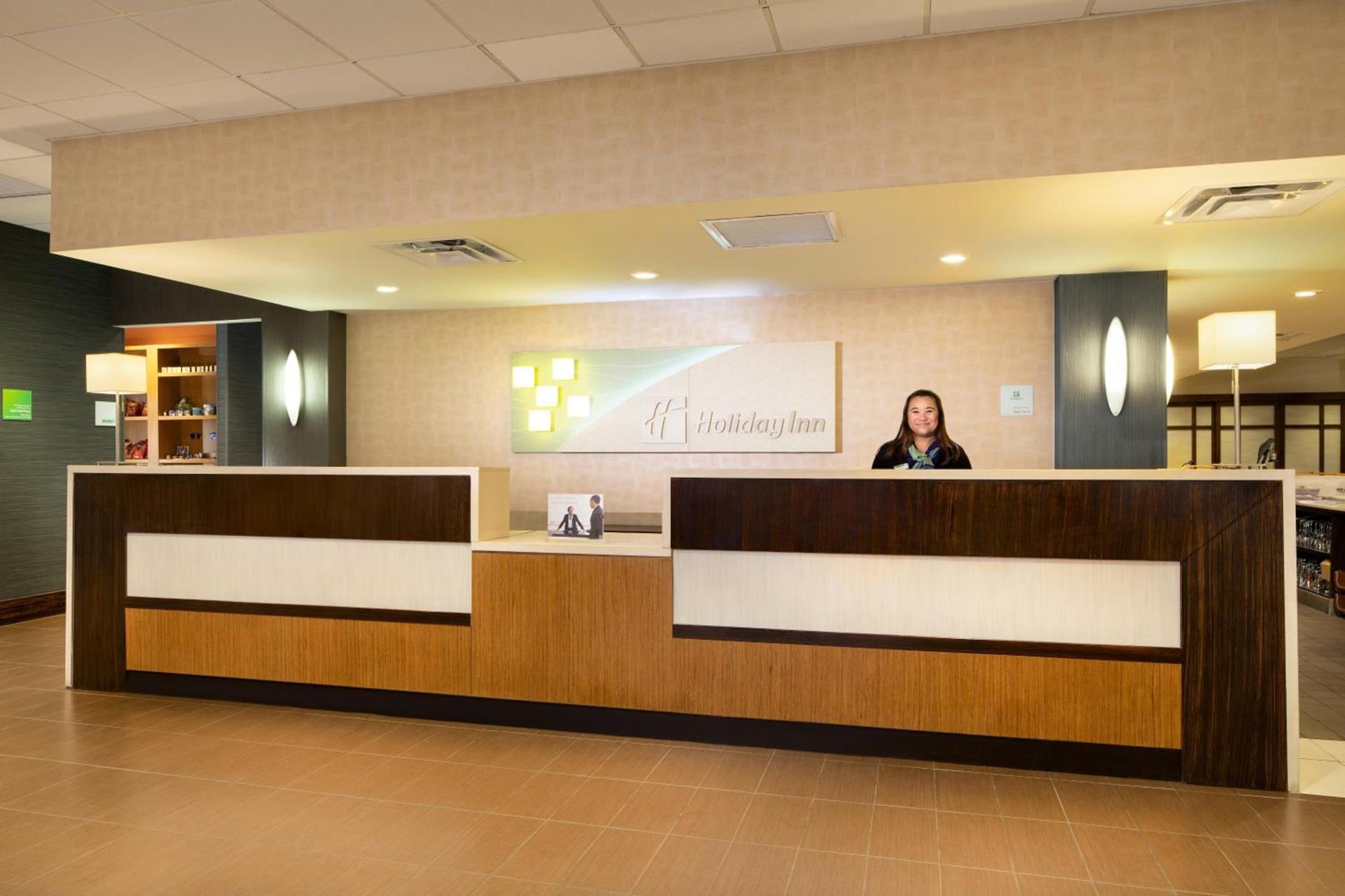 Holiday Inn and Suites Charleston West by IHG photo 8