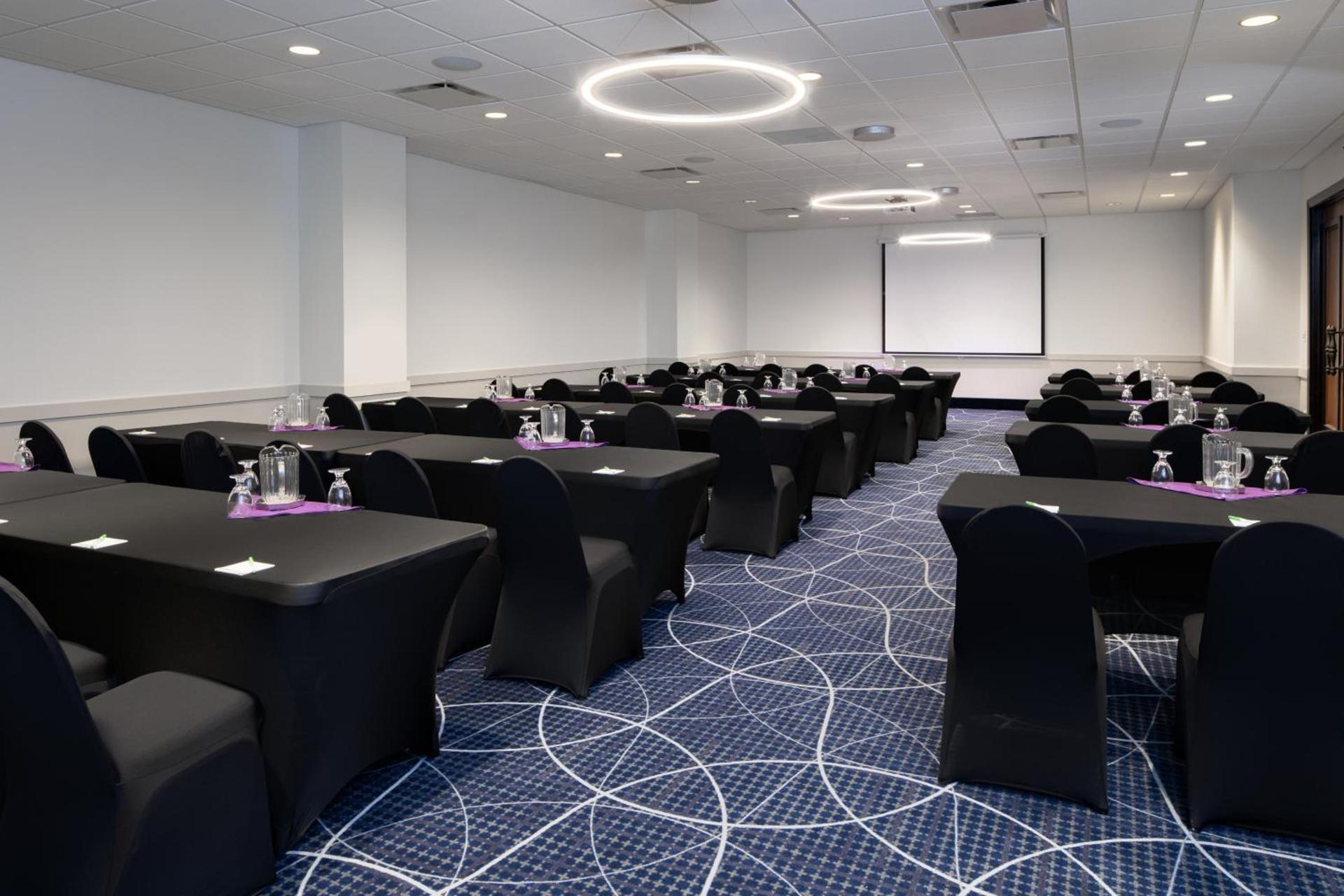 Holiday Inn and Suites Charleston West by IHG photo 19