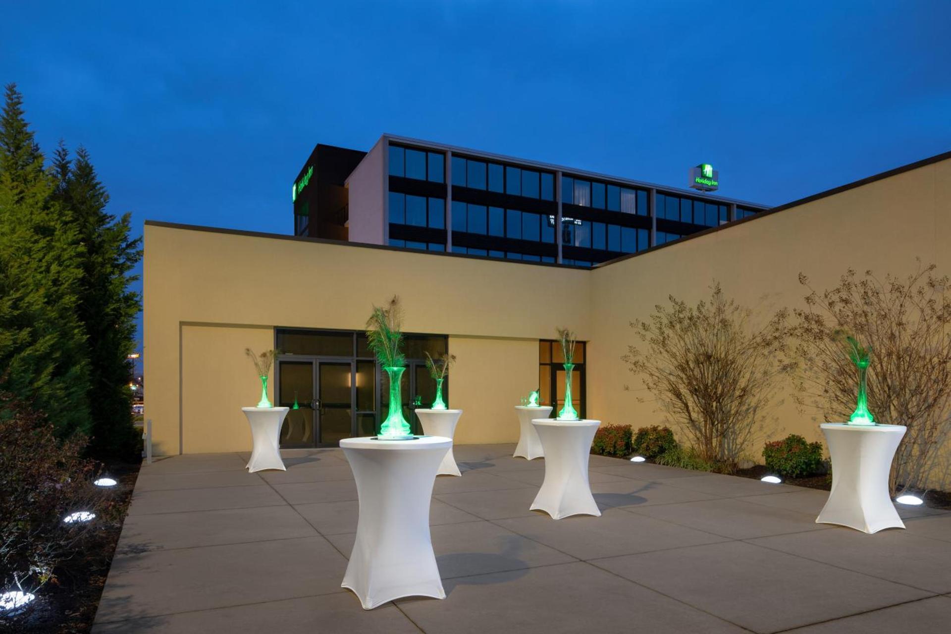 Holiday Inn and Suites Charleston West by IHG photo 6