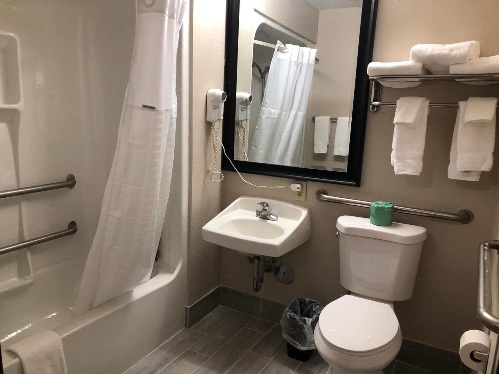 Baymont by Wyndham Joliet photo 55