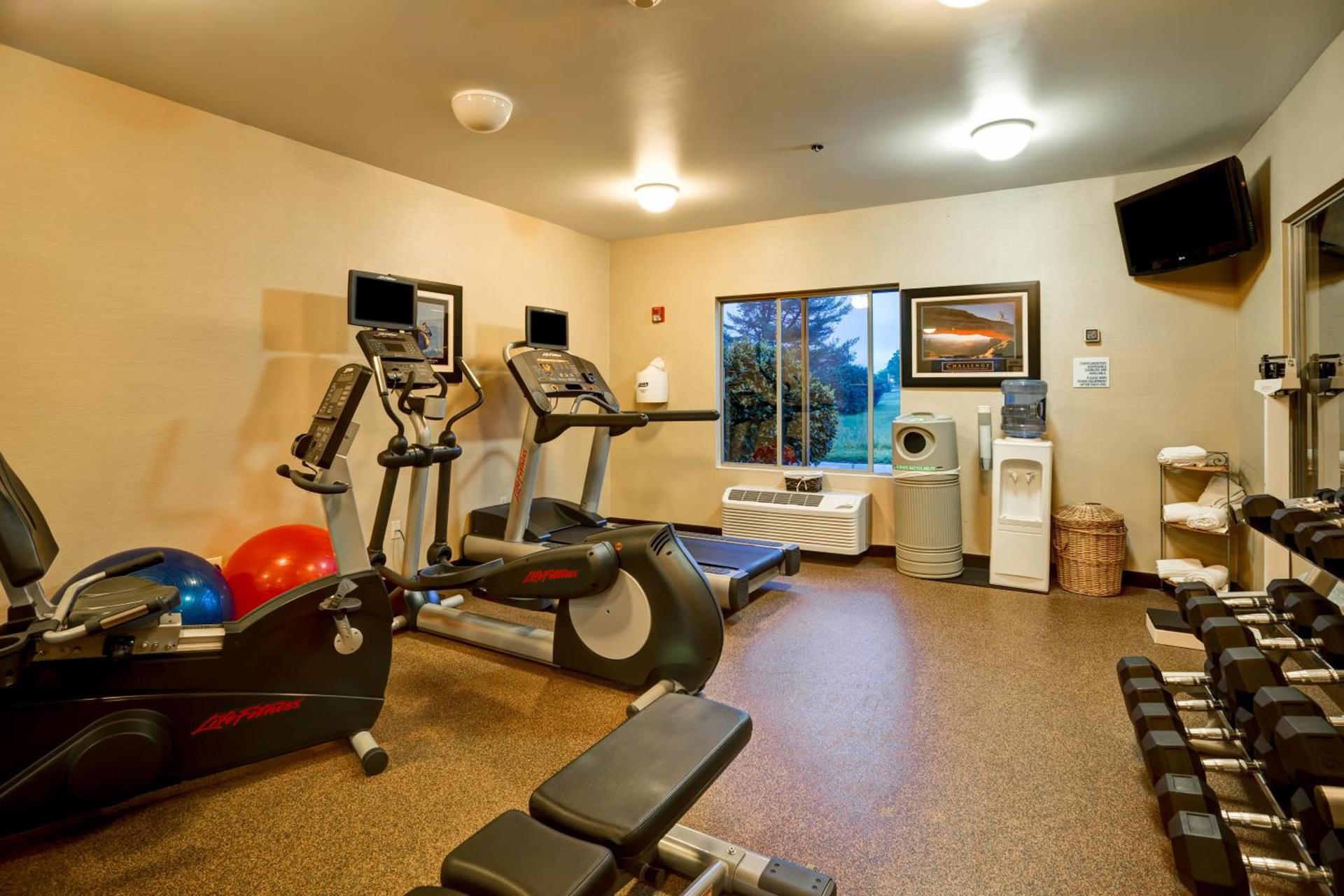 Holiday Inn Express Hotel & Suites Christiansburg by IHG photo 18