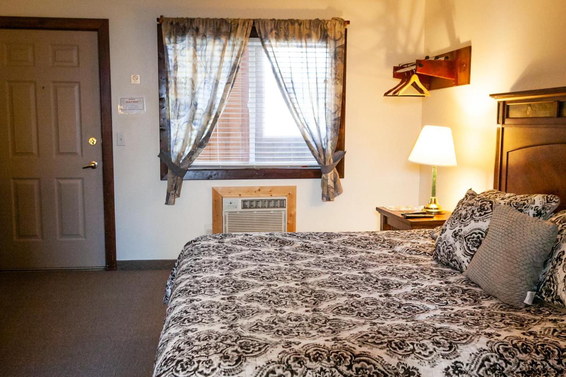 Circle R Motel photo 24
