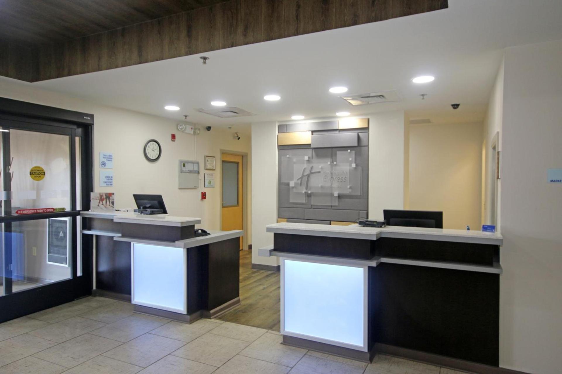Holiday Inn Express Hotel & Suites Greensboro-East by IHG photo 23