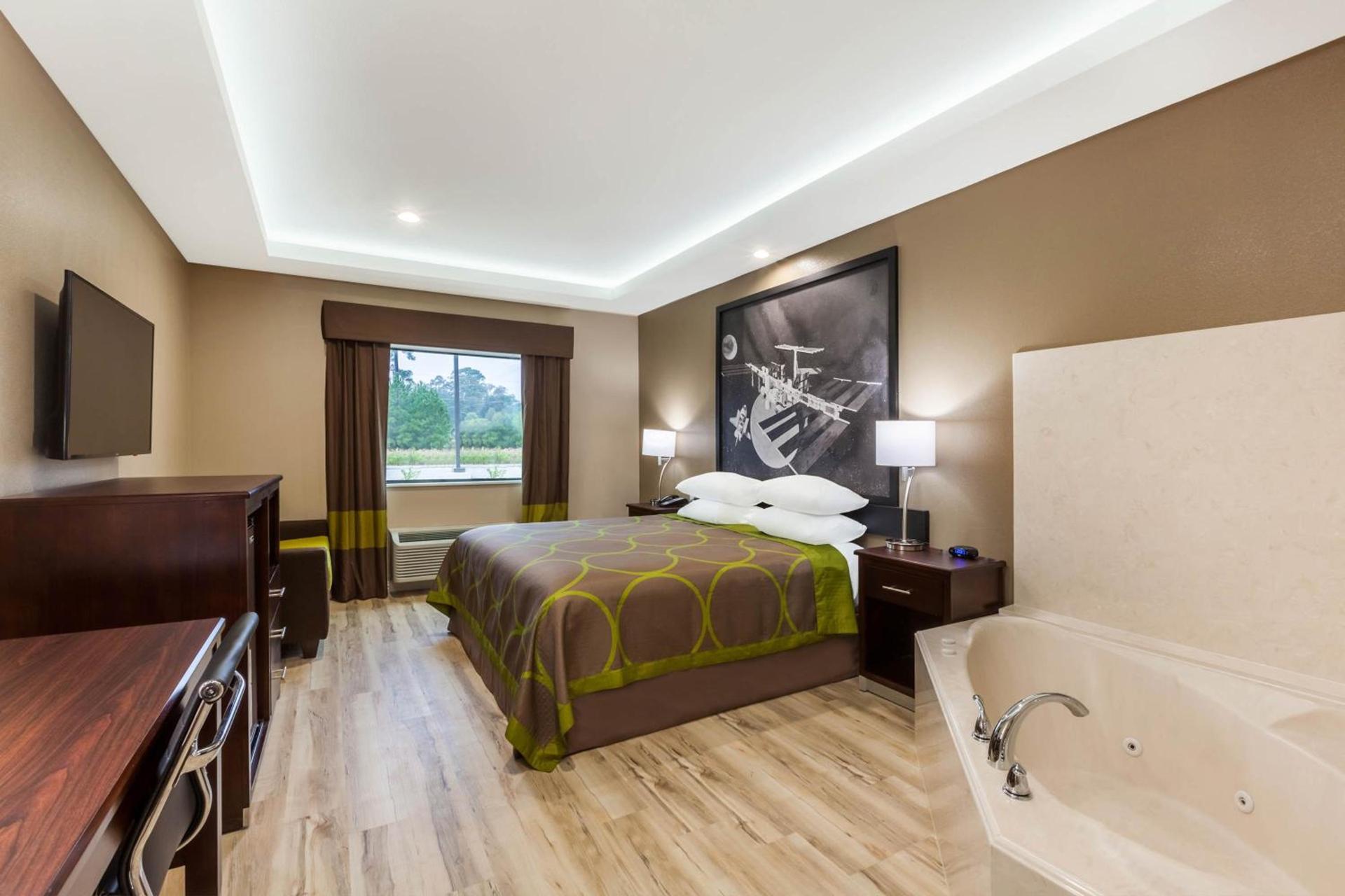 Super 8 by Wyndham Kingwood Houston North photo 32