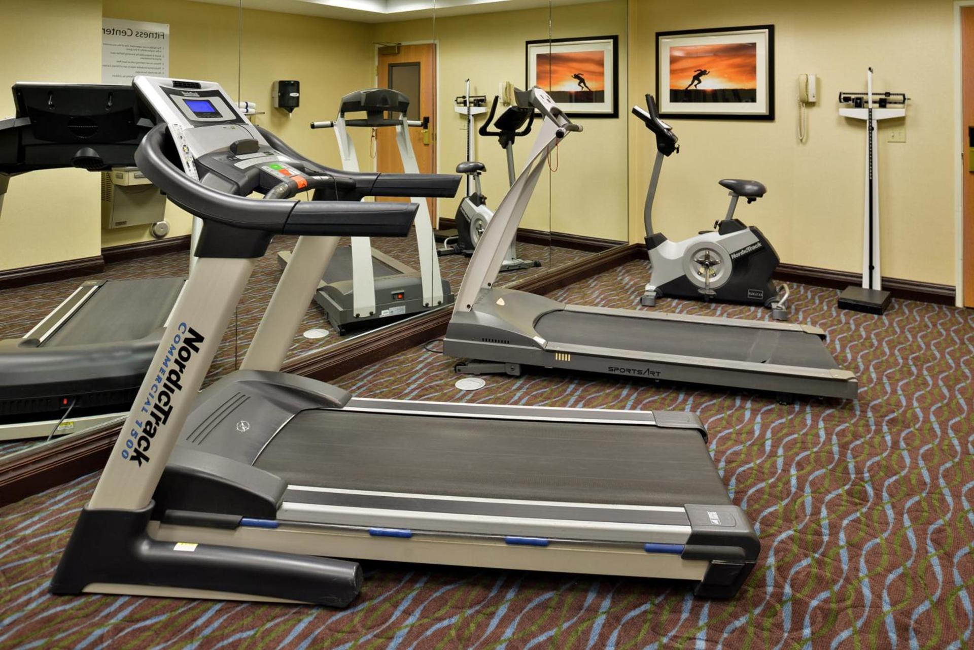 Holiday Inn Express Hotel & Suites Charlotte by IHG photo 6