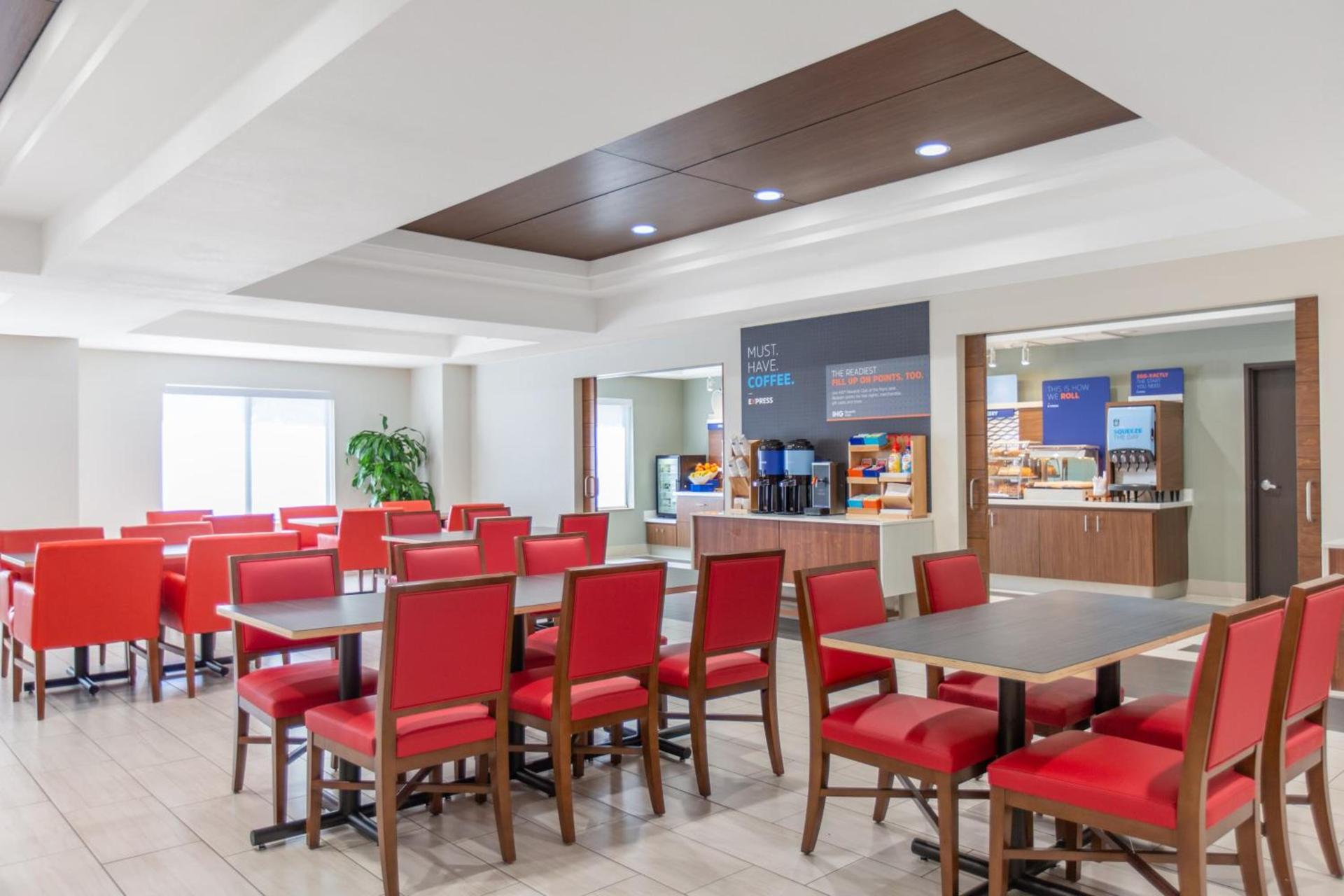 Holiday Inn Express Surprise by IHG photo 12