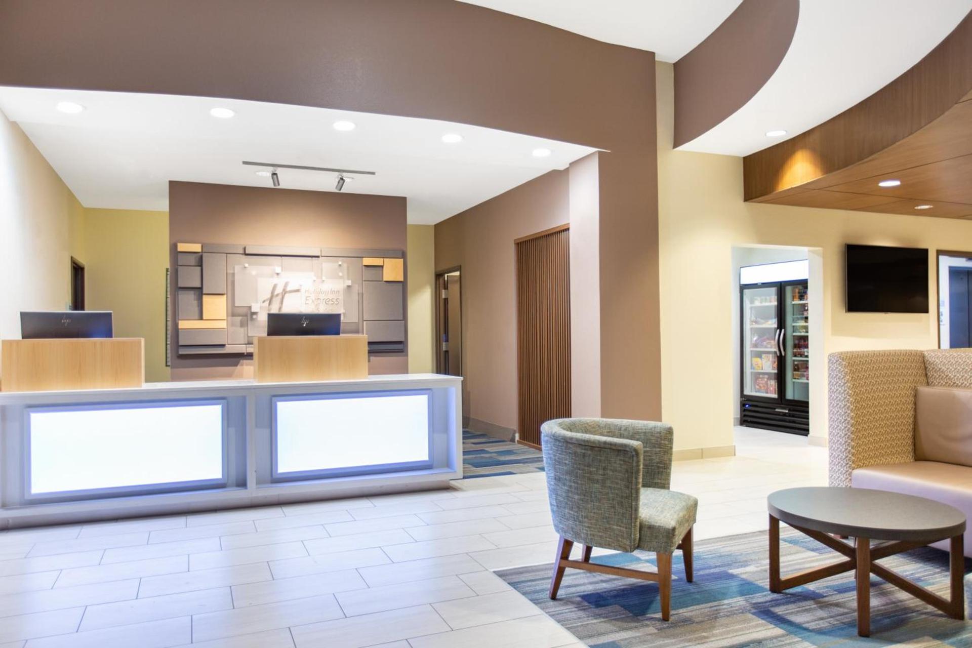 Holiday Inn Express Surprise by IHG photo 11