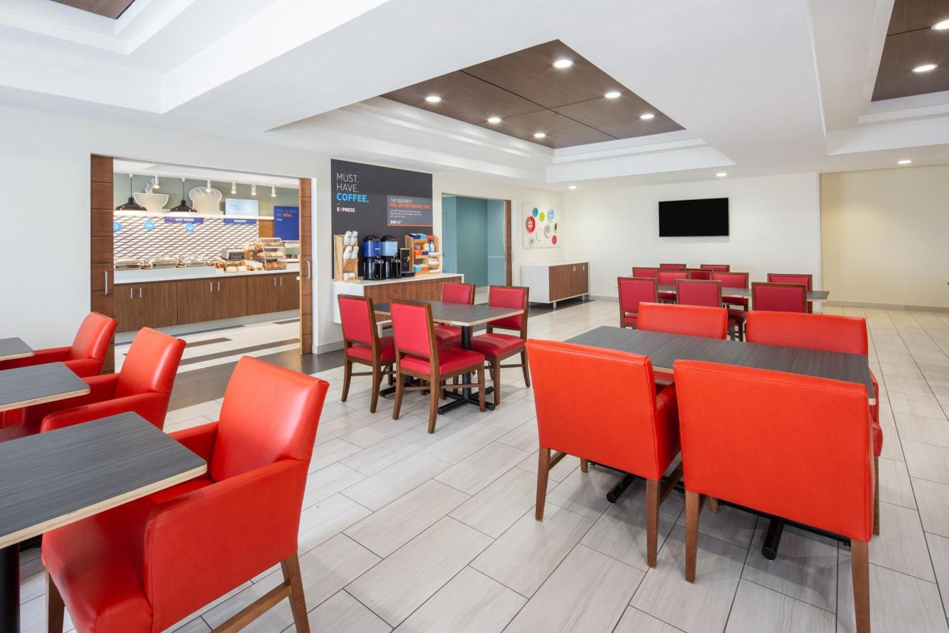 Holiday Inn Express Surprise by IHG photo 10