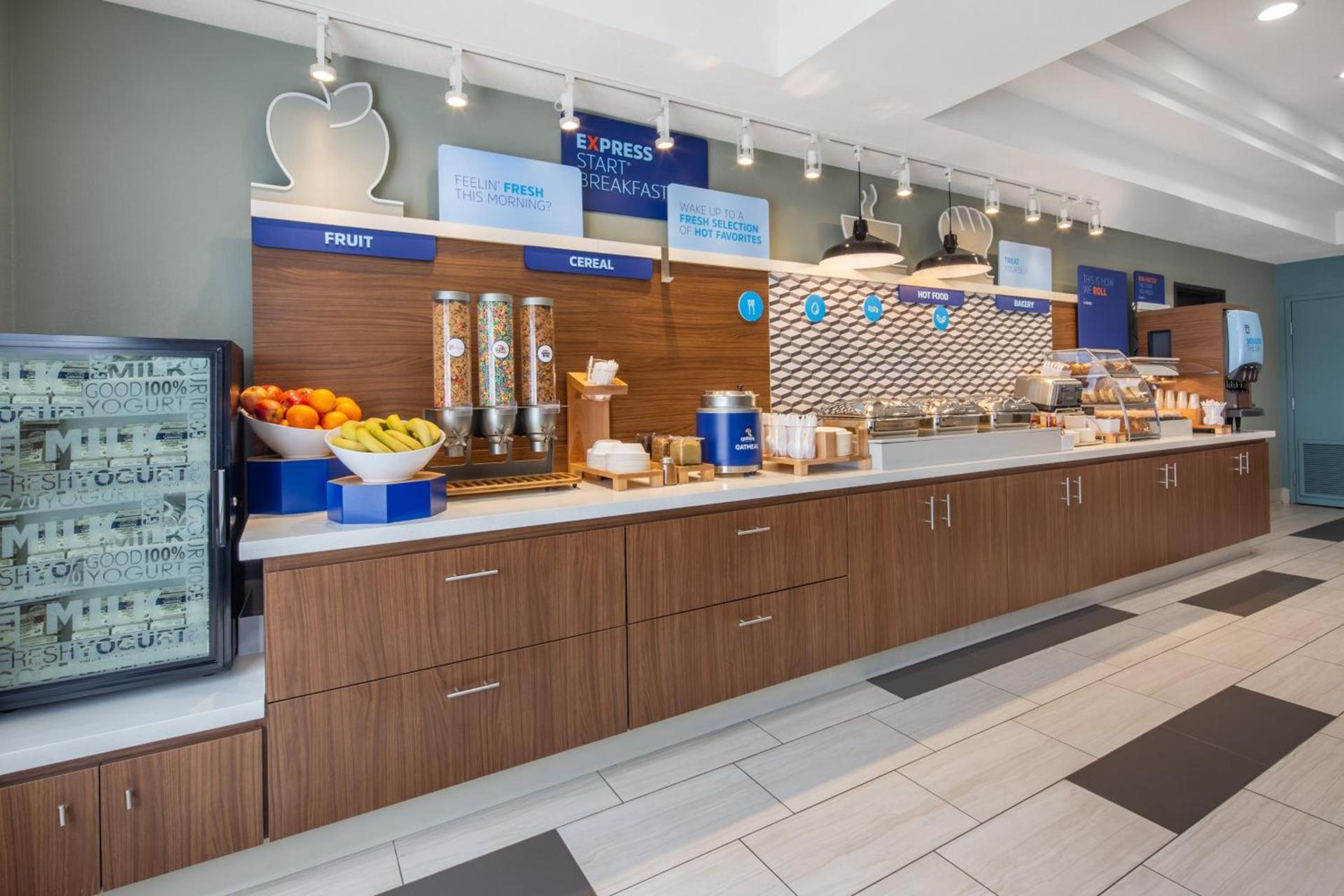 Holiday Inn Express Surprise by IHG photo 33