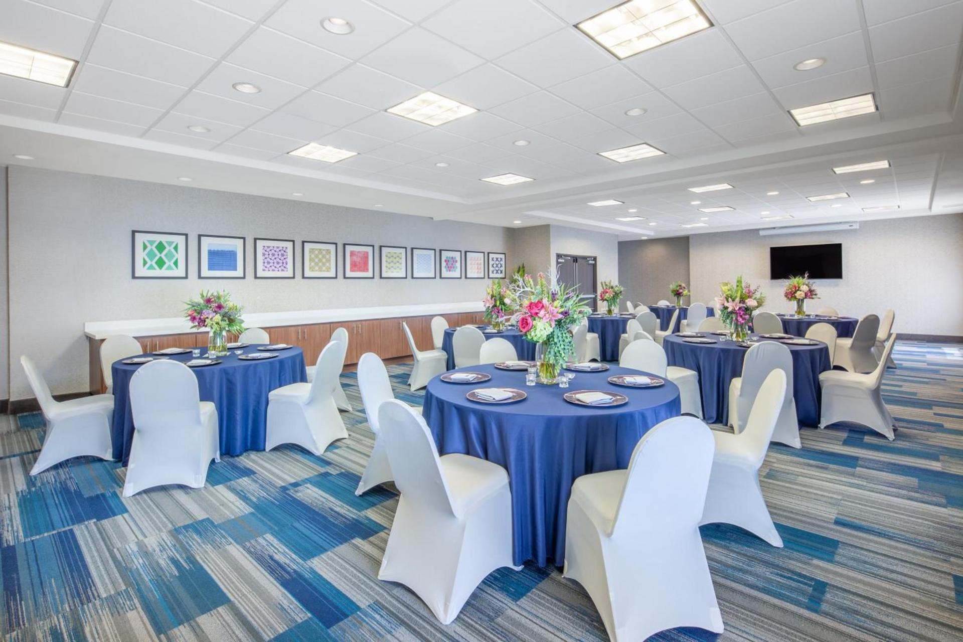 Holiday Inn Express Surprise by IHG photo 34