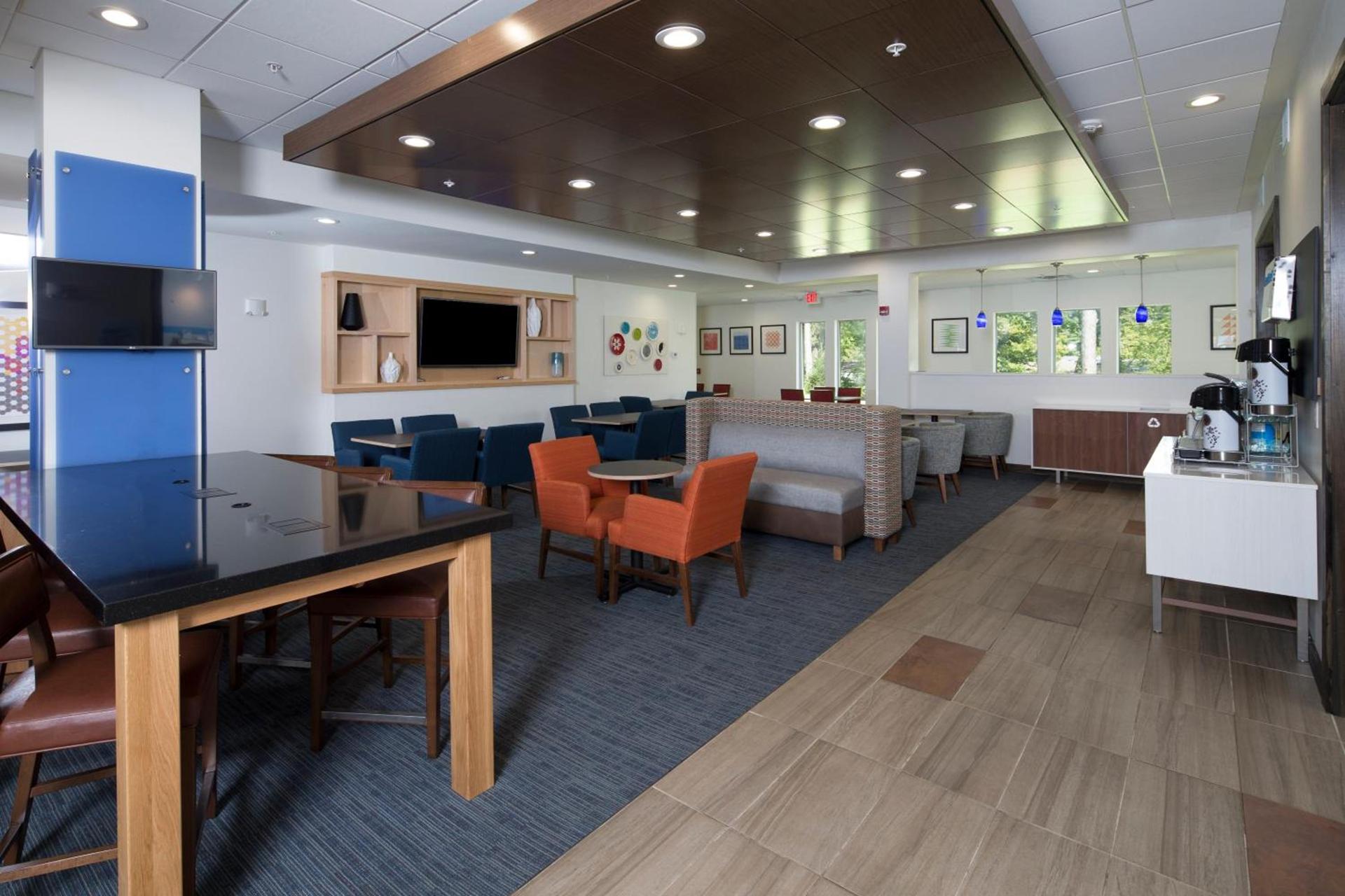 Holiday Inn Express & Suites La Porte by IHG photo 14