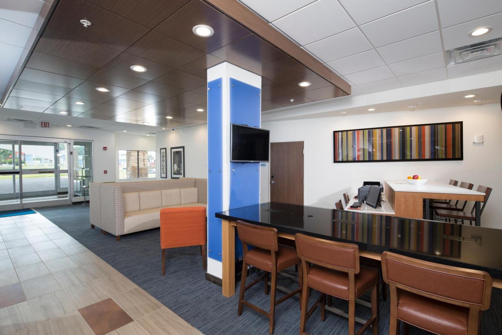 Holiday Inn Express & Suites La Porte by IHG photo 20
