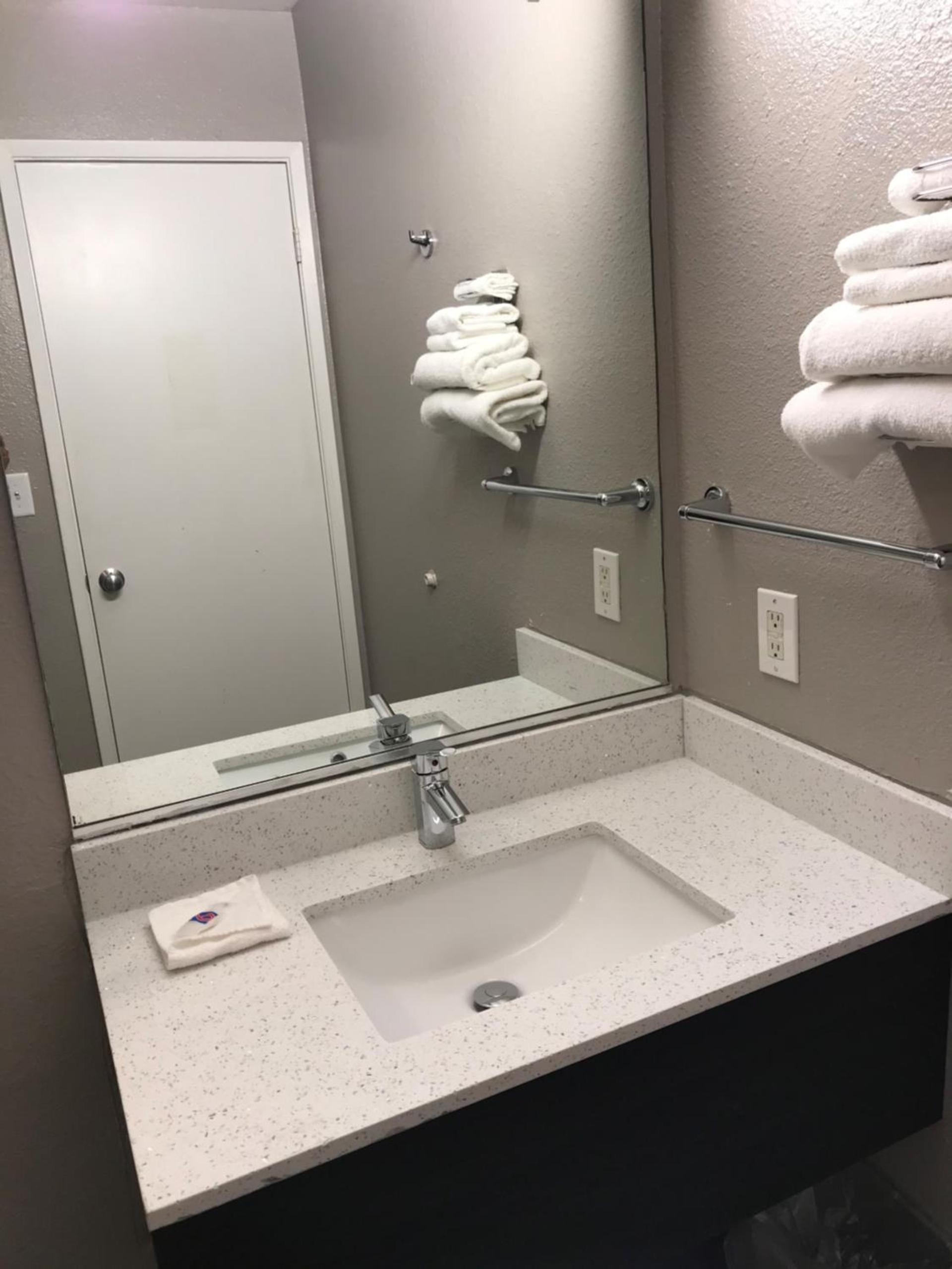Motel 6-Fort Wayne, IN photo 46