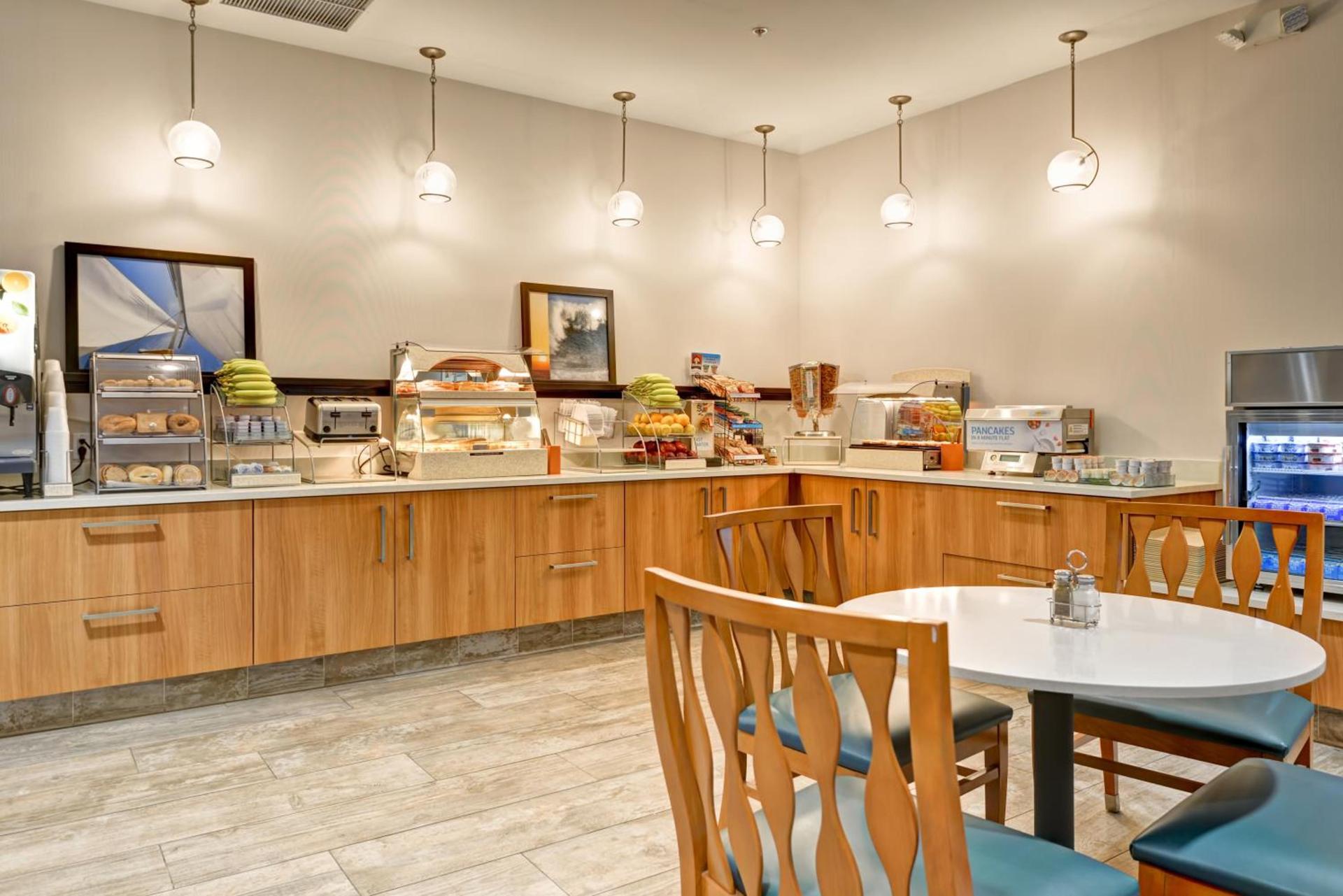 Holiday Inn Express Newport Beach by IHG photo 8