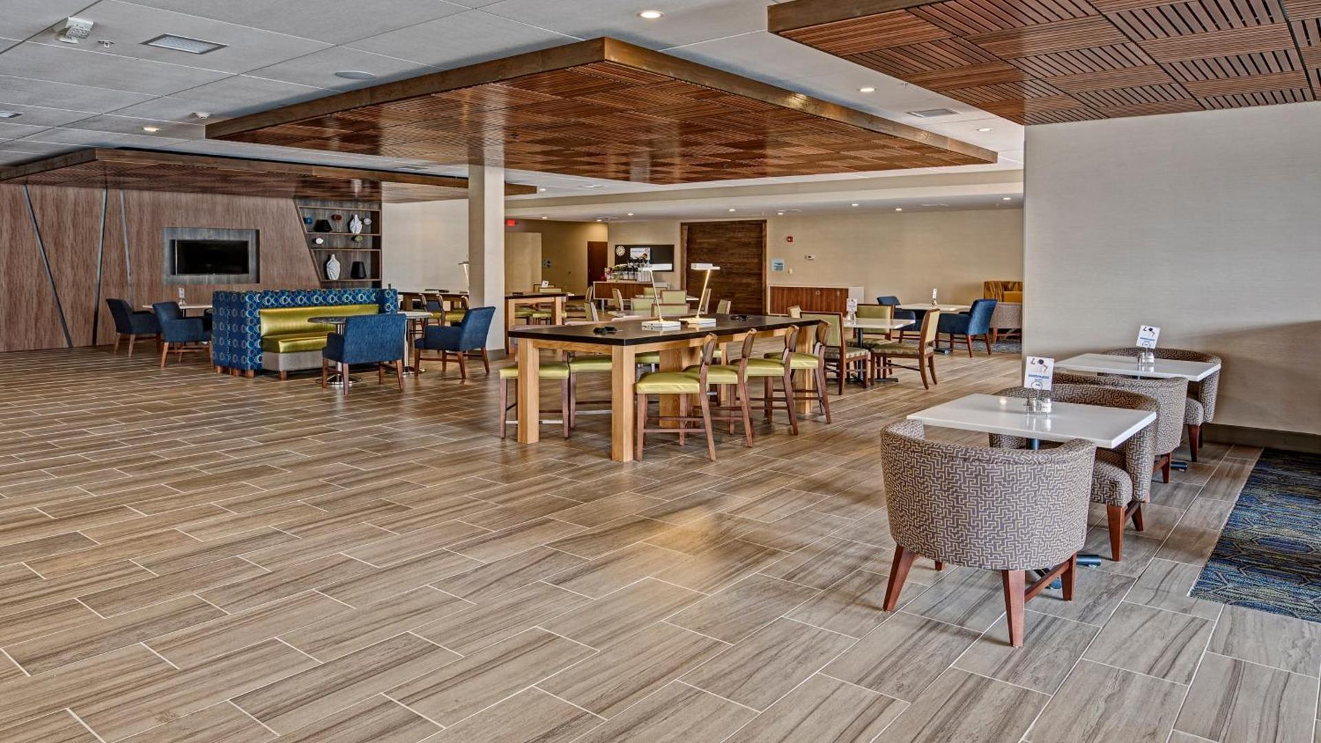Holiday Inn Express Louisville Airport Expo Center by IHG photo 7
