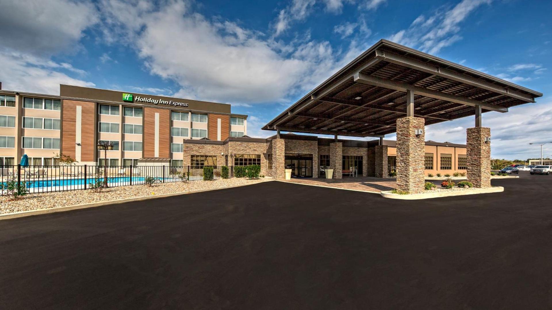 Holiday Inn Express Louisville Airport Expo Center by IHG photo 1