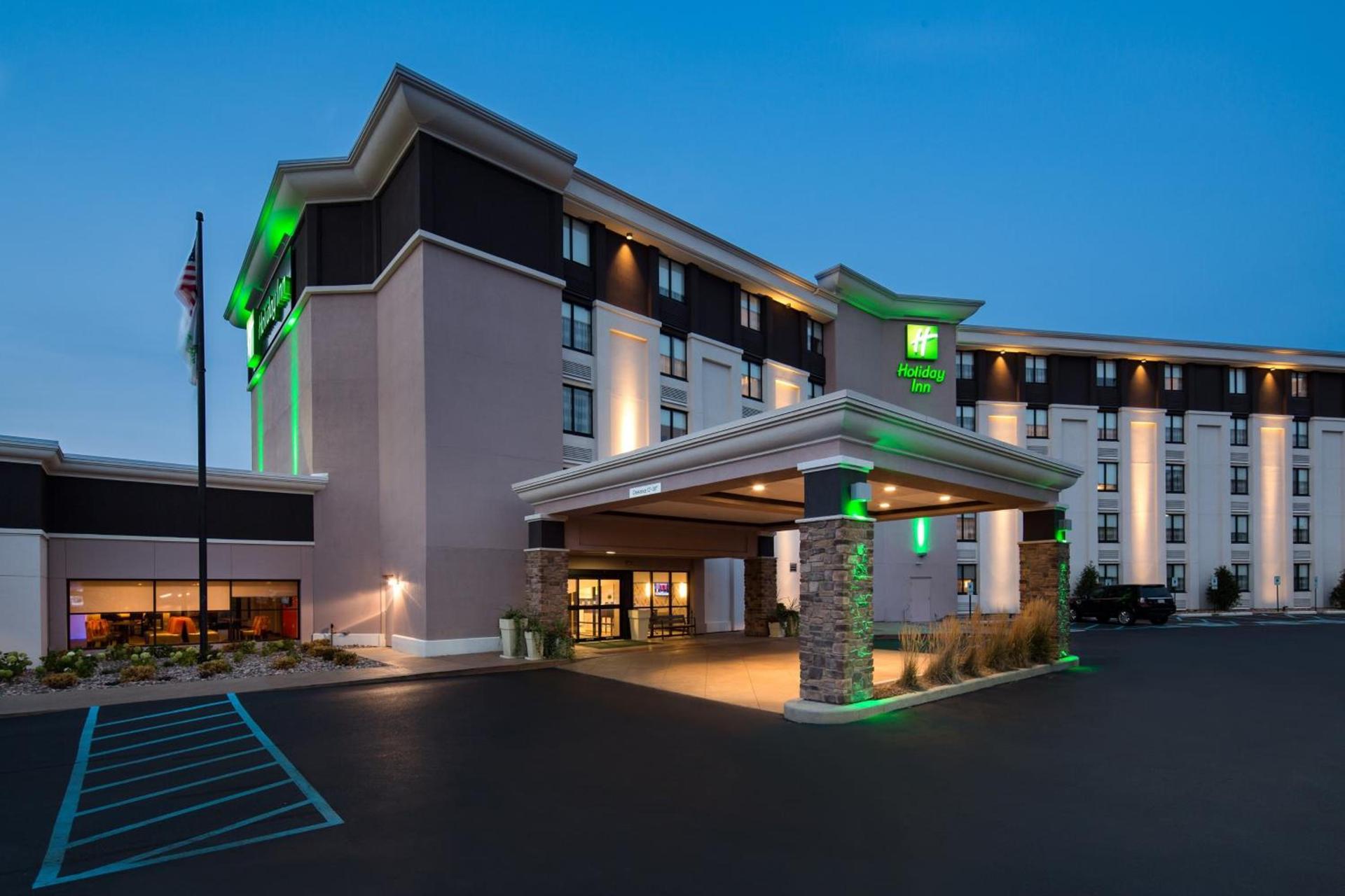 Holiday Inn Milwaukee Riverfront by IHG photo 1