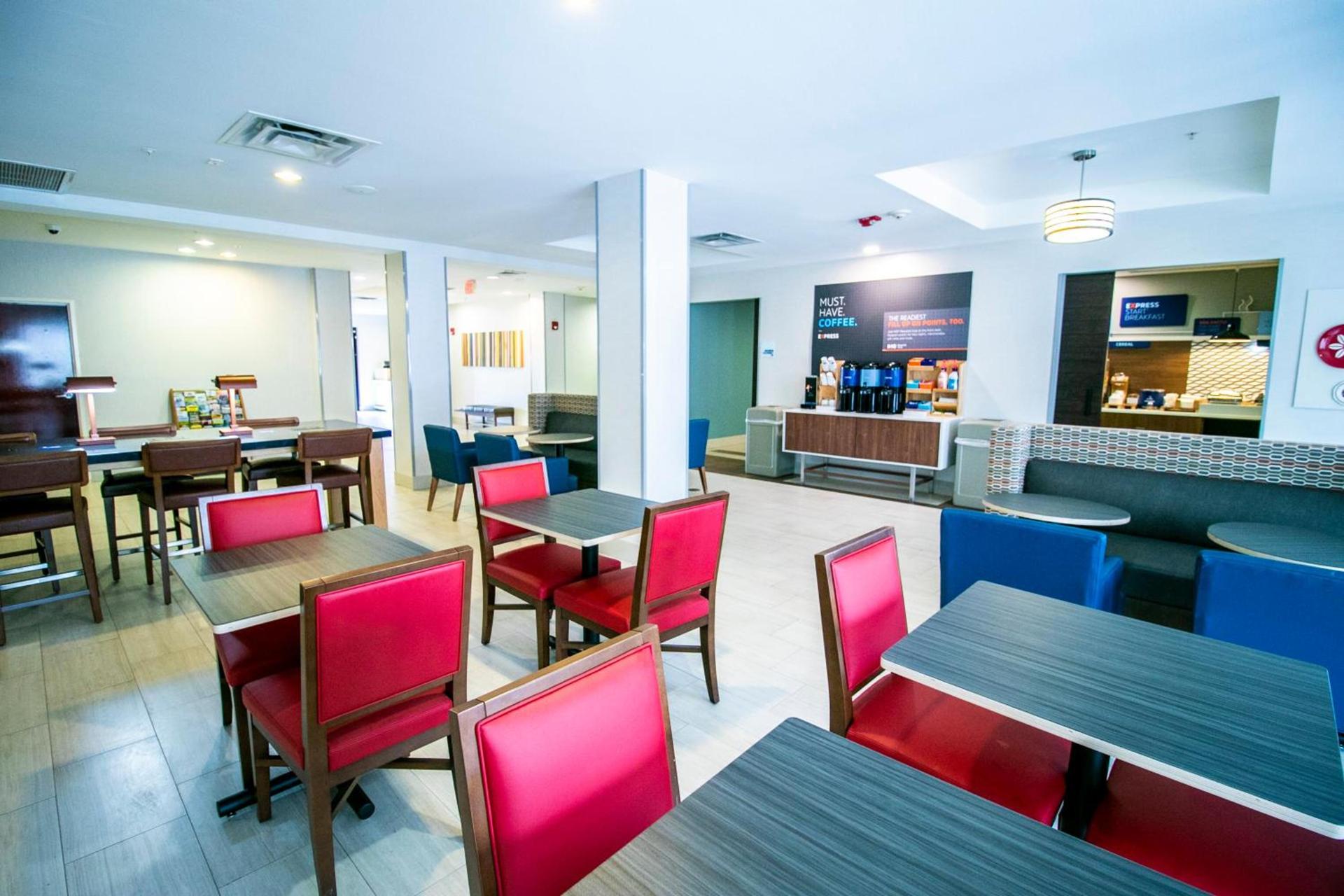 Holiday Inn Express Hotel & Suites Baton Rouge -Port Allen by IHG photo 29