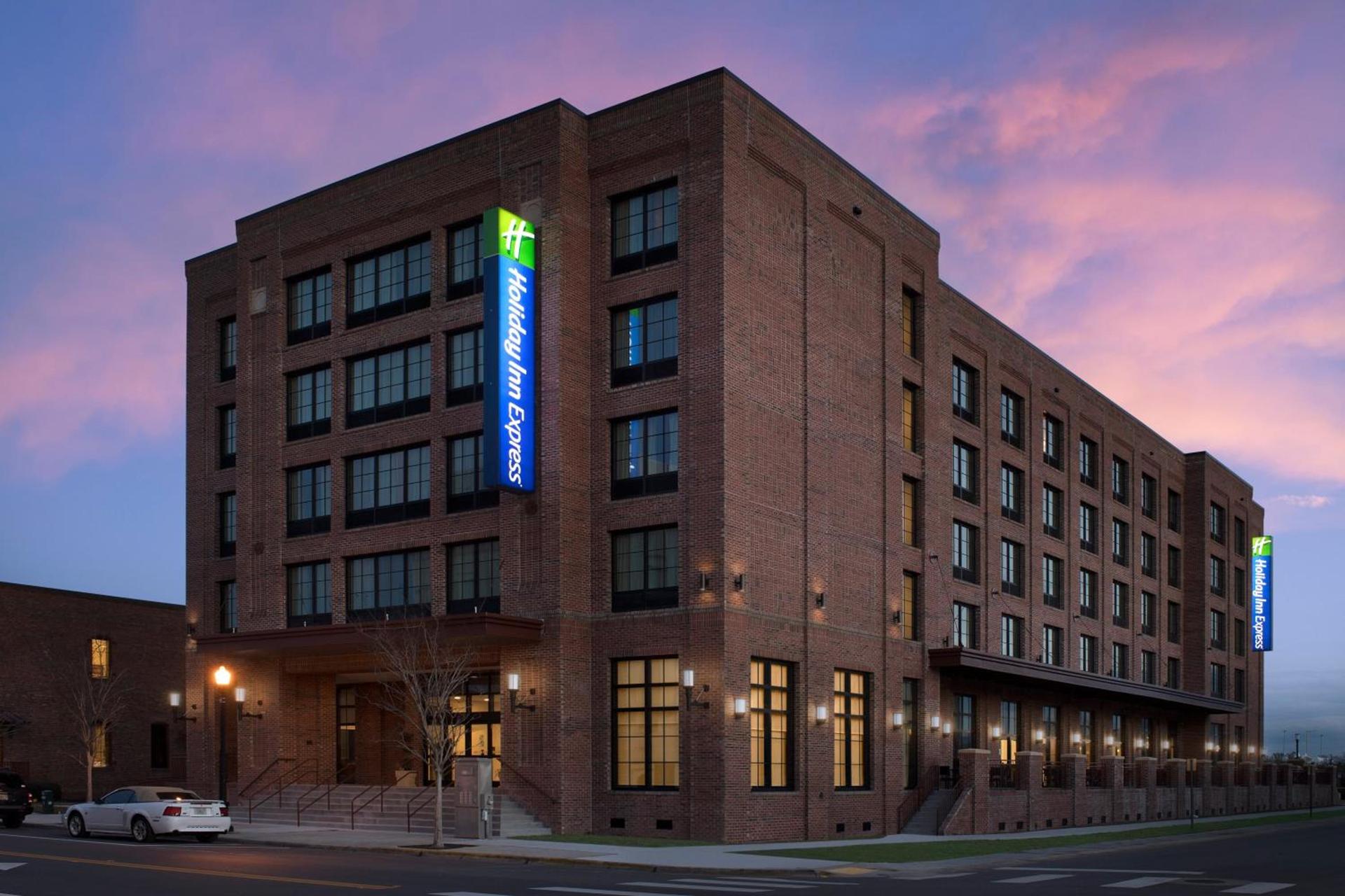 Holiday Inn Express Pensacola Downtown by IHG photo 30