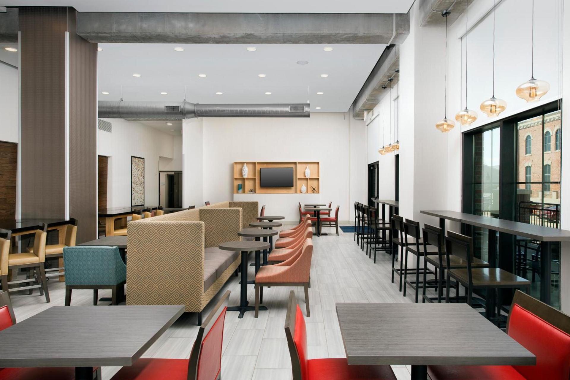 Holiday Inn Express Pensacola Downtown by IHG photo 28