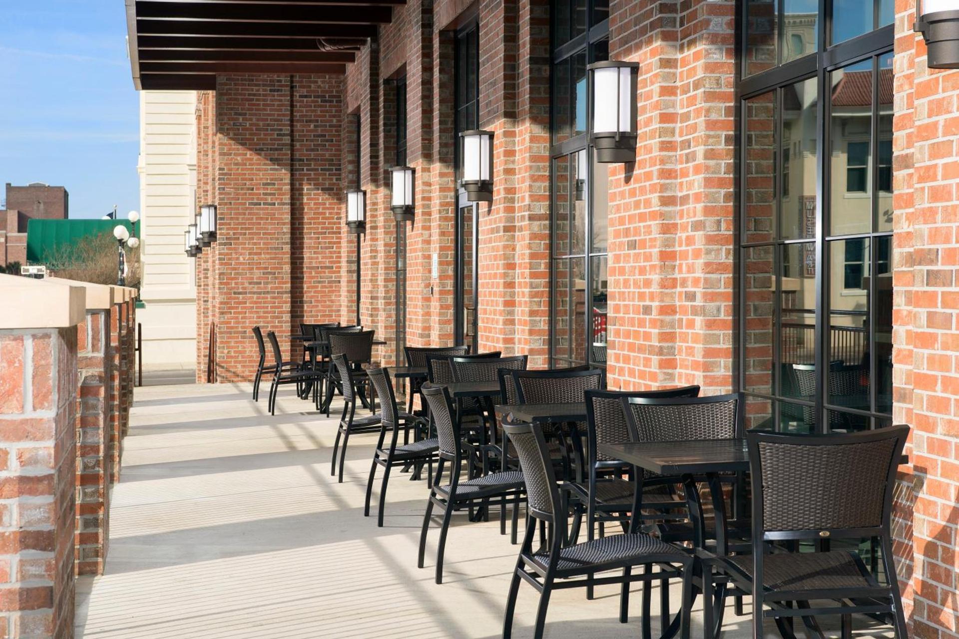 Holiday Inn Express Pensacola Downtown by IHG photo 12