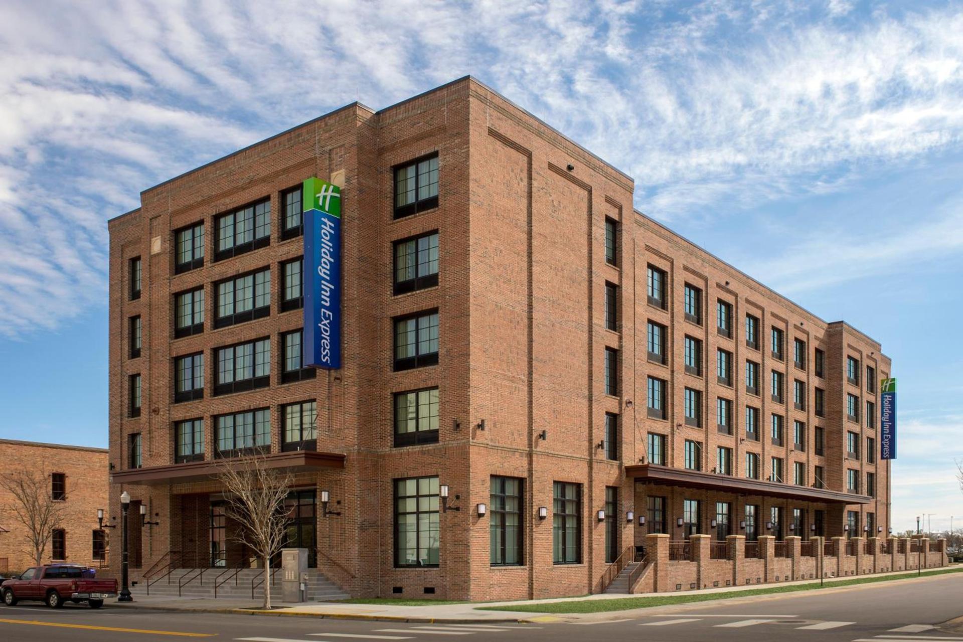Holiday Inn Express Pensacola Downtown by IHG photo 1