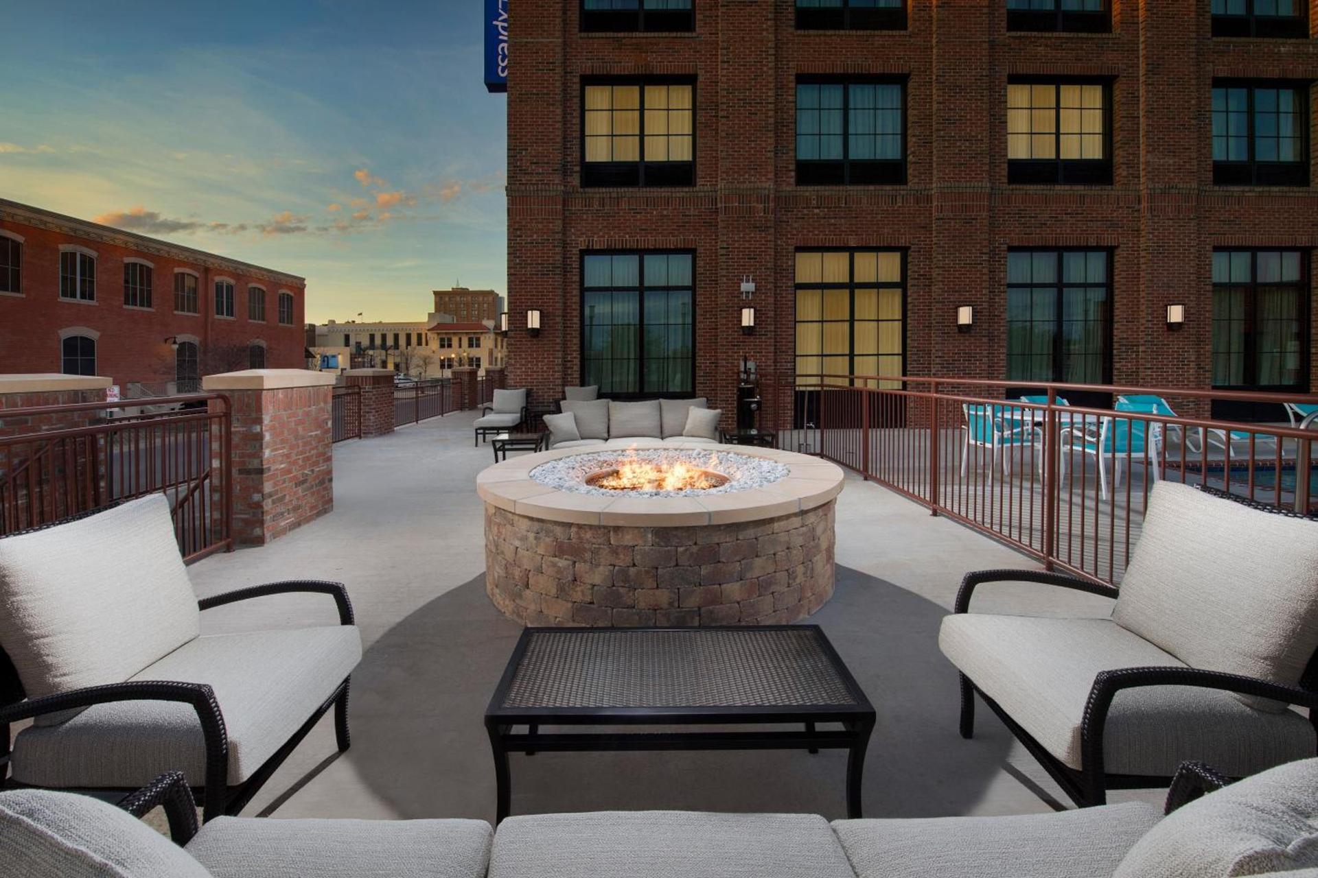 Holiday Inn Express Pensacola Downtown by IHG photo 5
