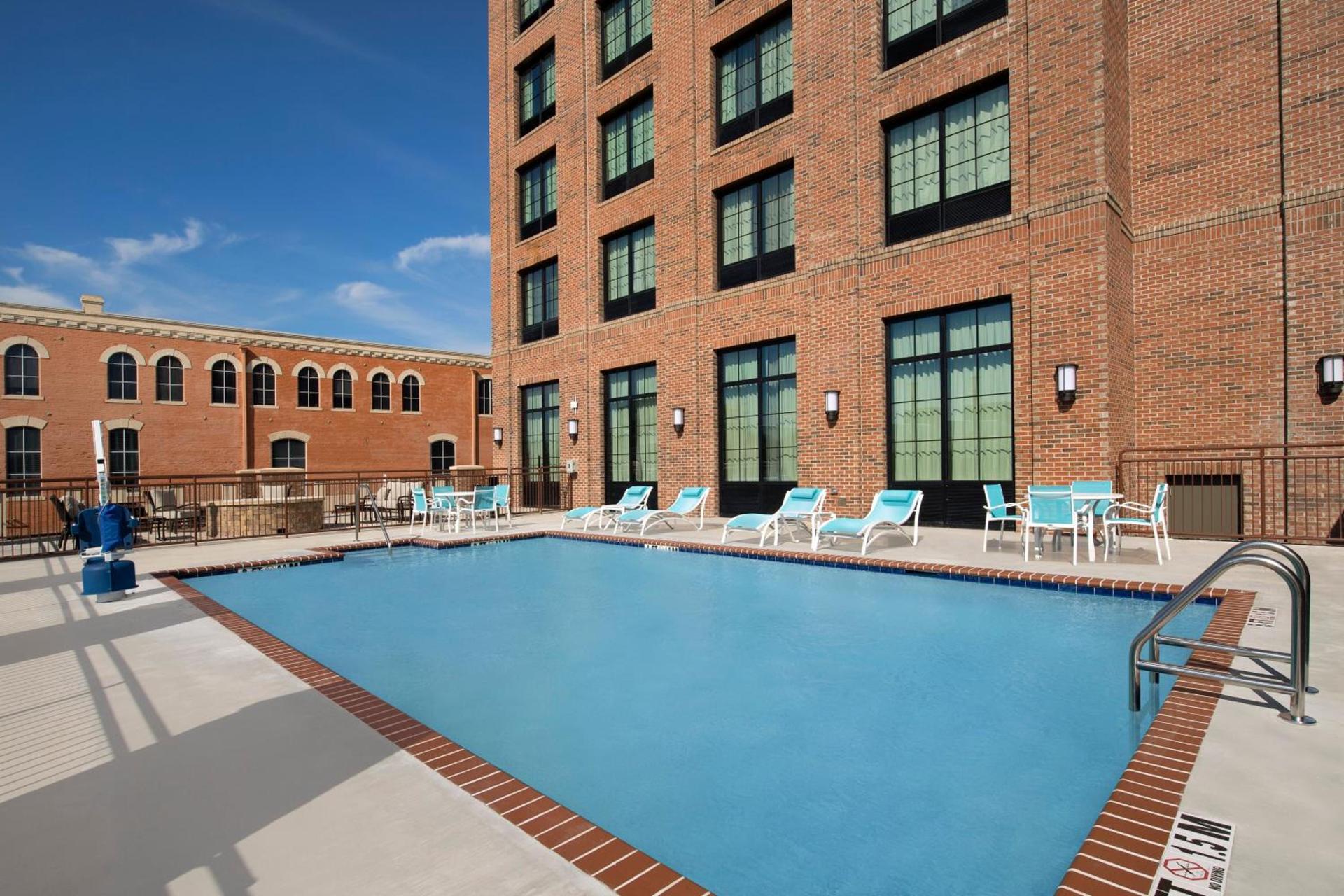 Holiday Inn Express Pensacola Downtown by IHG photo 11
