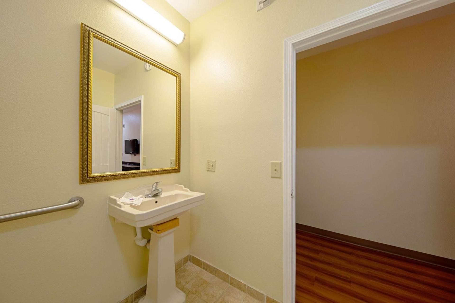 Motel 6-Rhome, TX photo 23