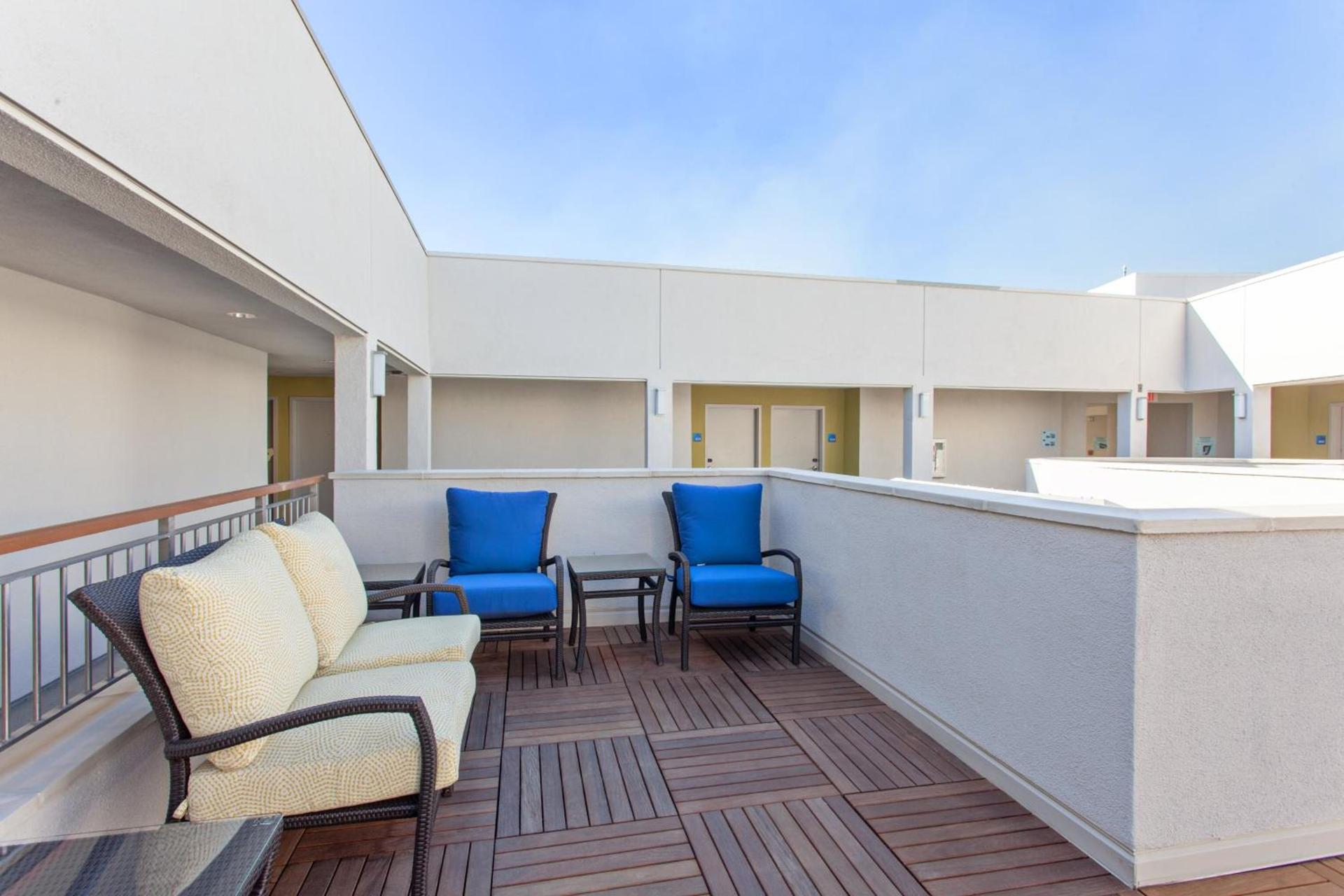 Holiday Inn Express West Los Angeles by IHG photo 16