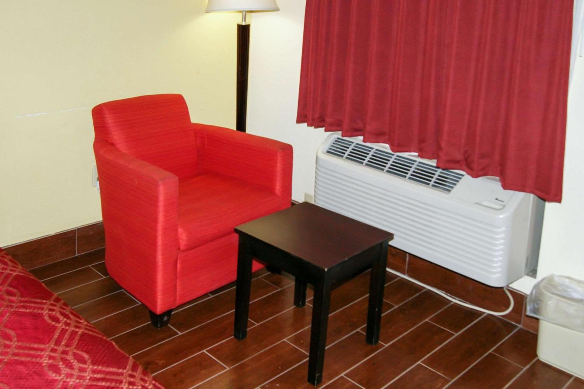 Econo Lodge Inn & Suites West - Energy Corridor photo 10