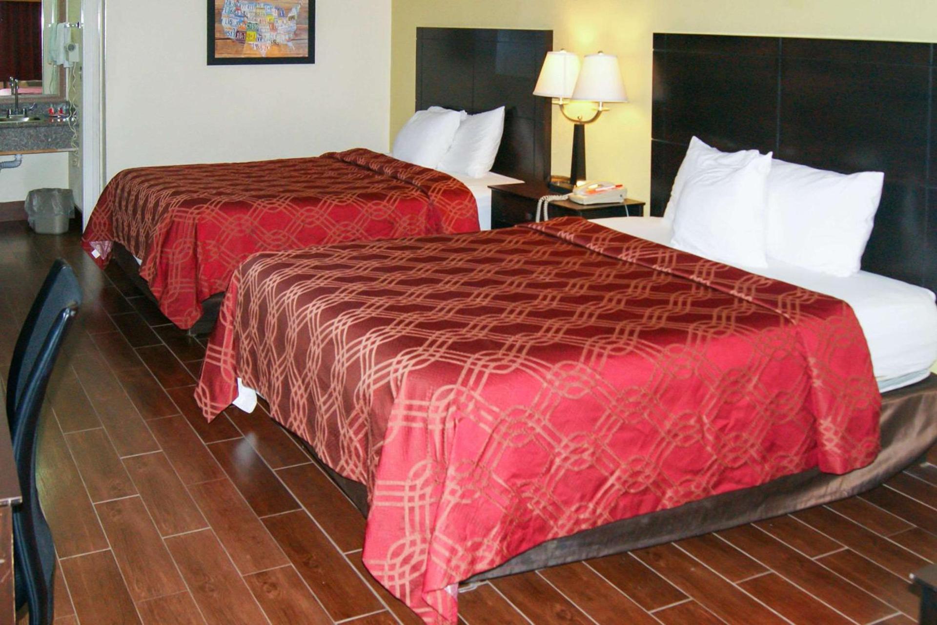 Econo Lodge Inn & Suites West - Energy Corridor photo 8