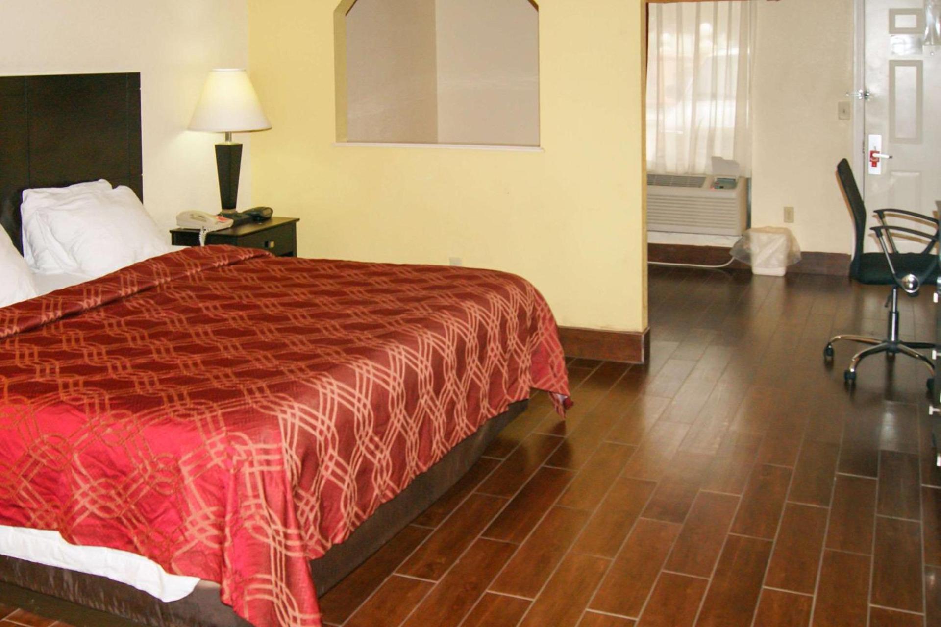 Econo Lodge Inn & Suites West - Energy Corridor photo 23