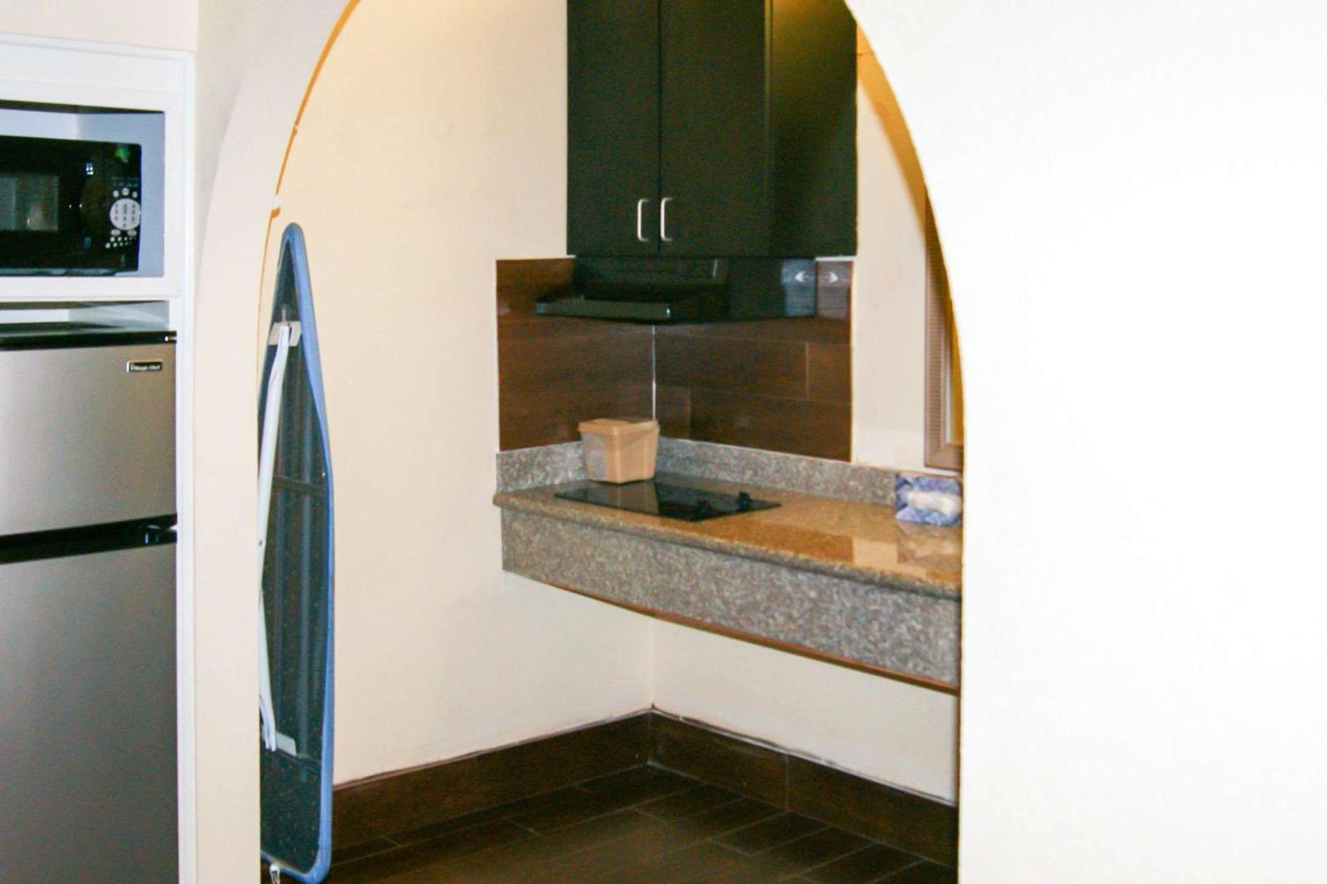 Econo Lodge Inn & Suites West - Energy Corridor photo 26