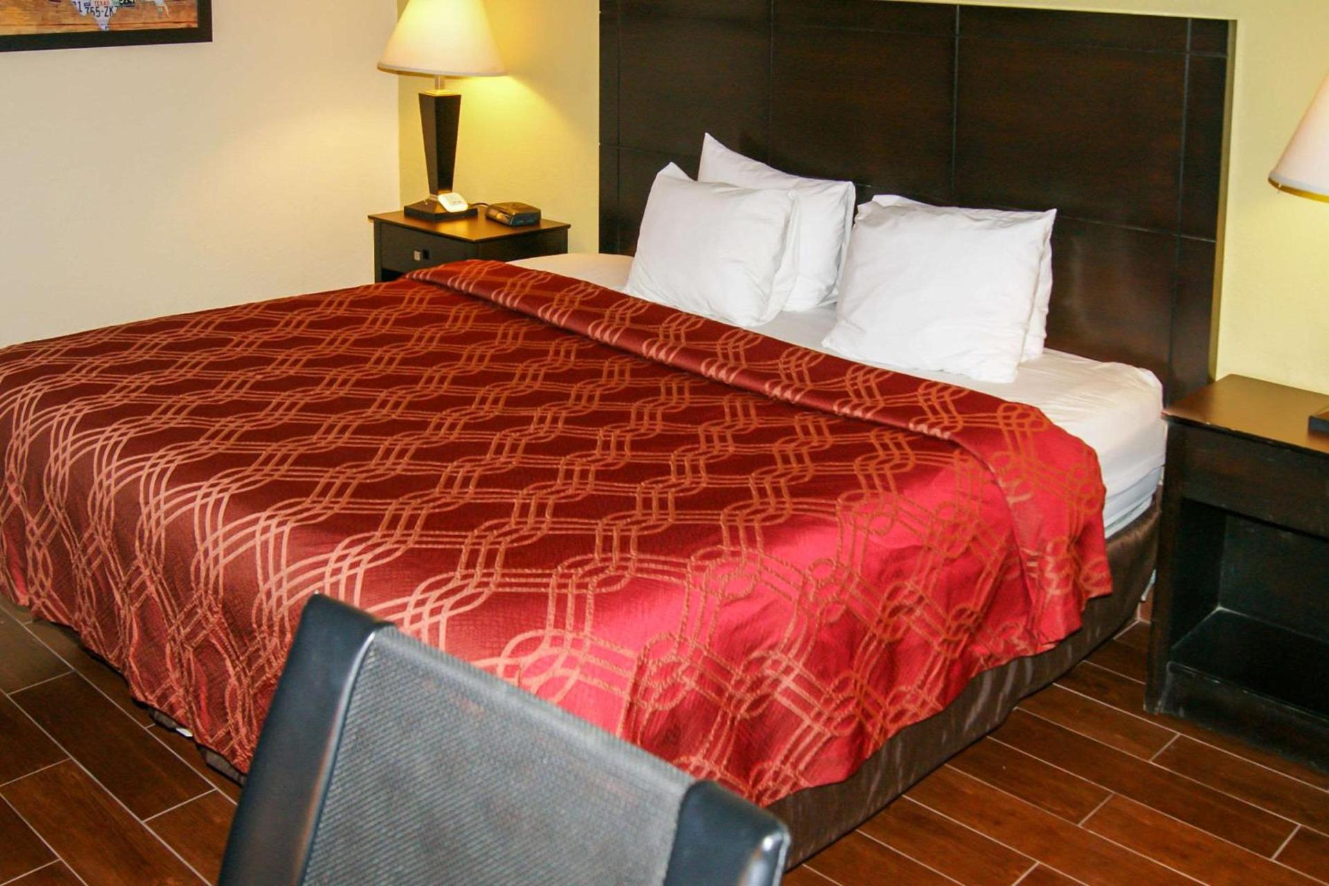 Econo Lodge Inn & Suites West - Energy Corridor photo 21
