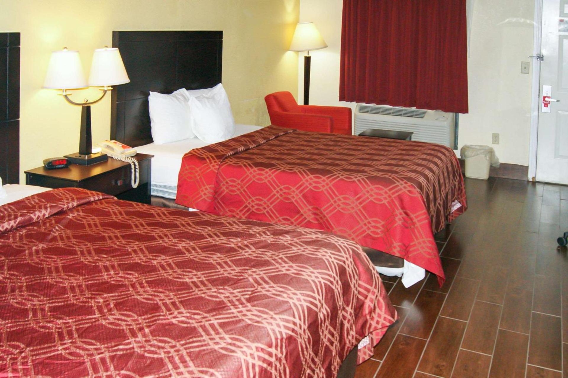 Econo Lodge Inn & Suites West - Energy Corridor photo 9