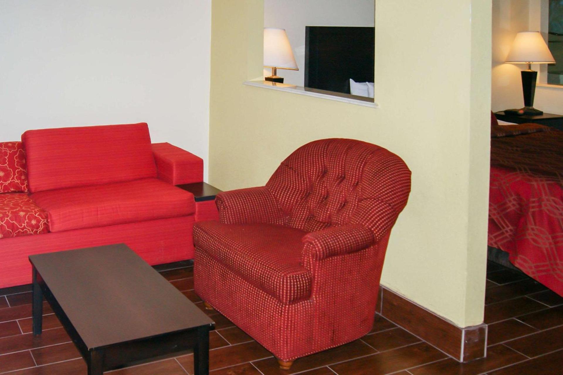 Econo Lodge Inn & Suites West - Energy Corridor photo 15