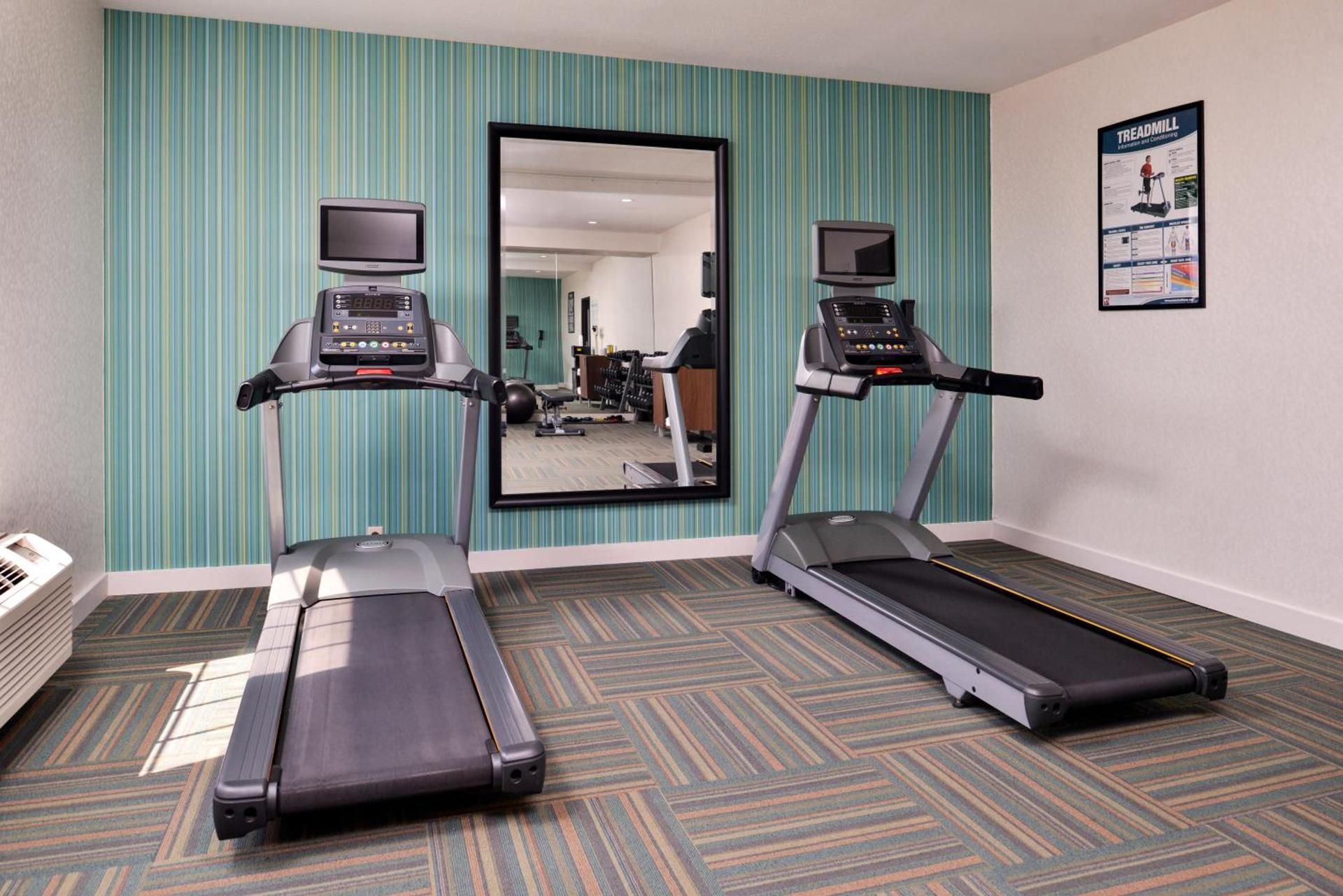 Holiday Inn Express Hotel & Suites North Kansas City by IHG photo 4