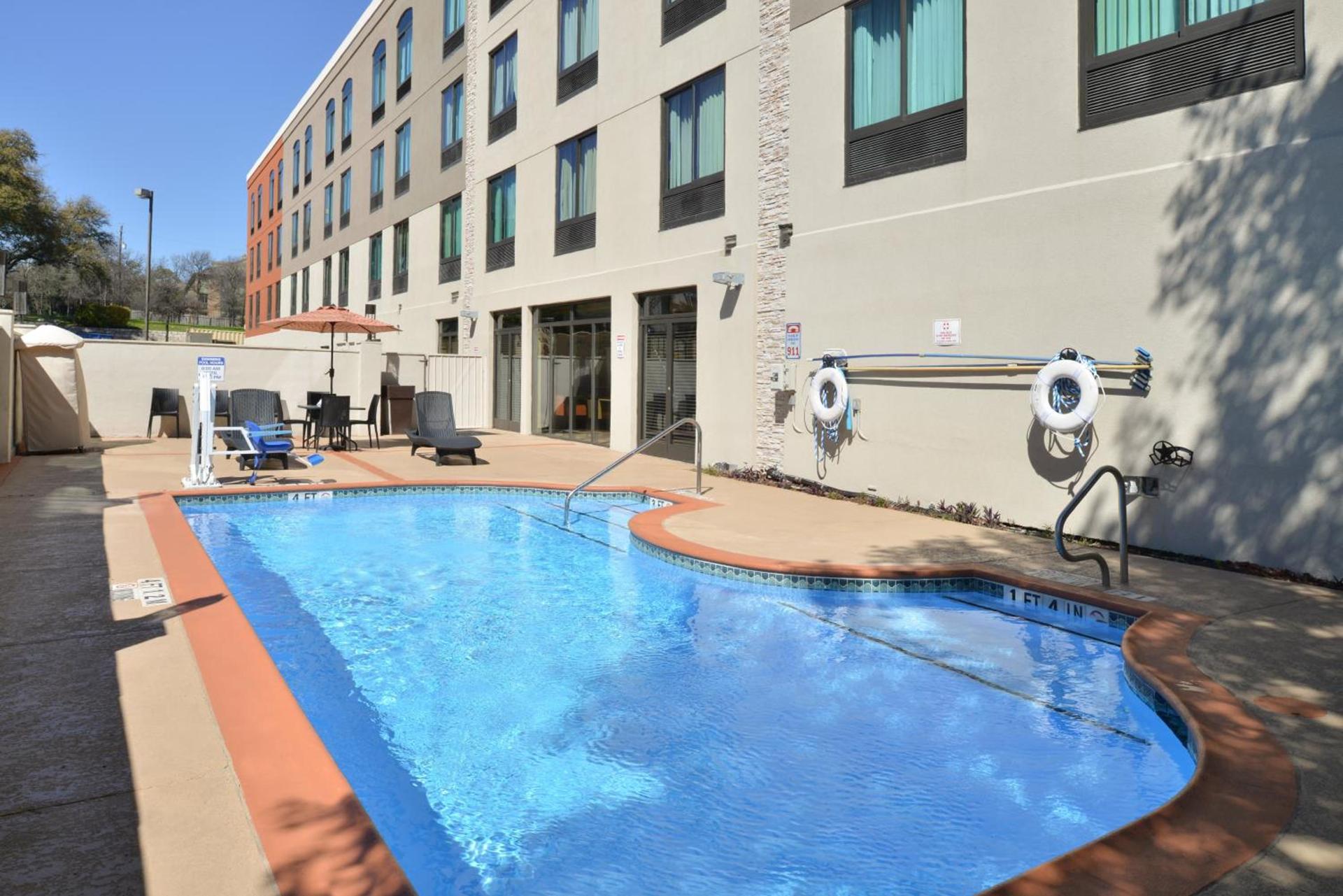Holiday Inn Express & Suites Austin North Central by IHG photo 18