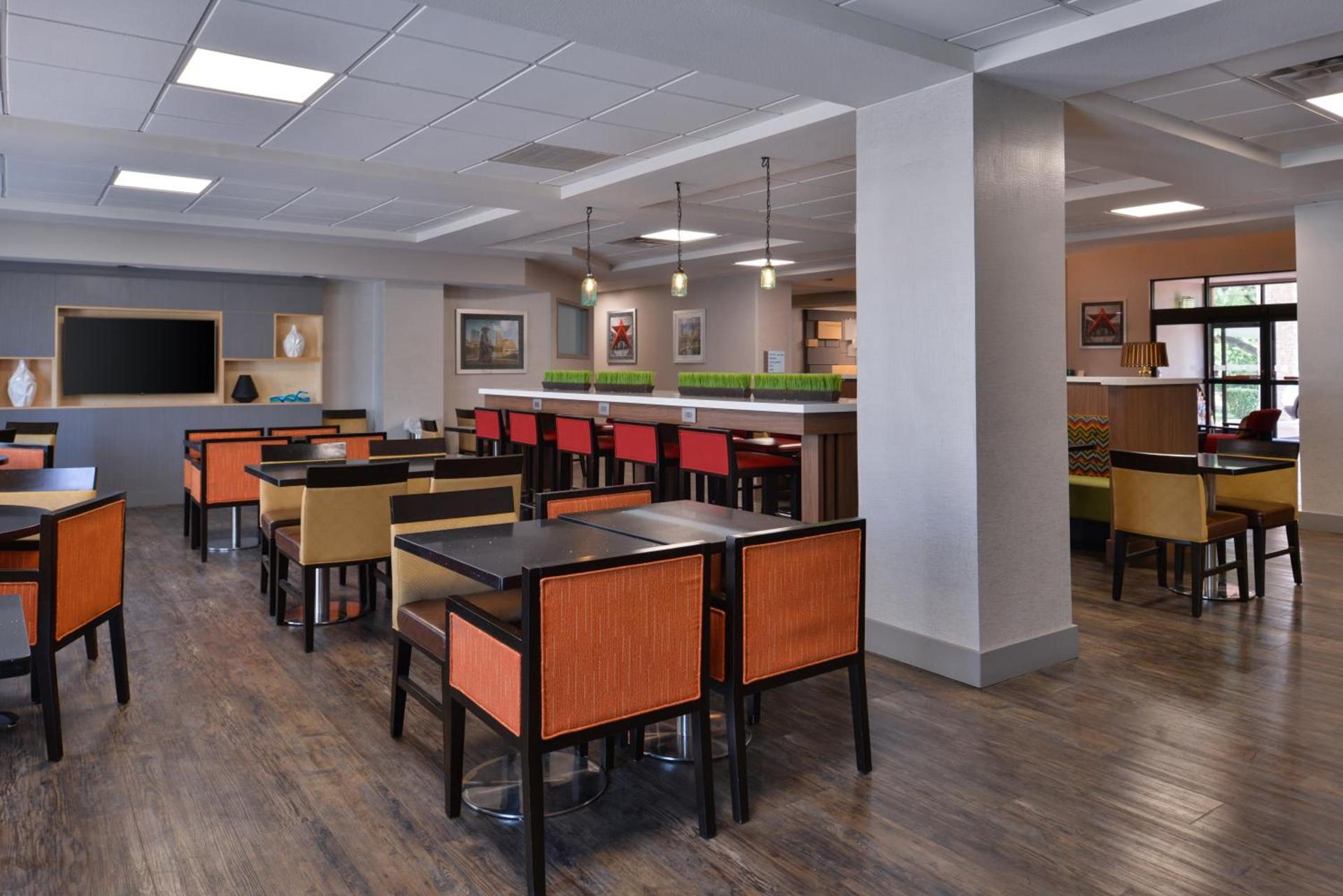 Holiday Inn Express & Suites Austin North Central by IHG photo 35