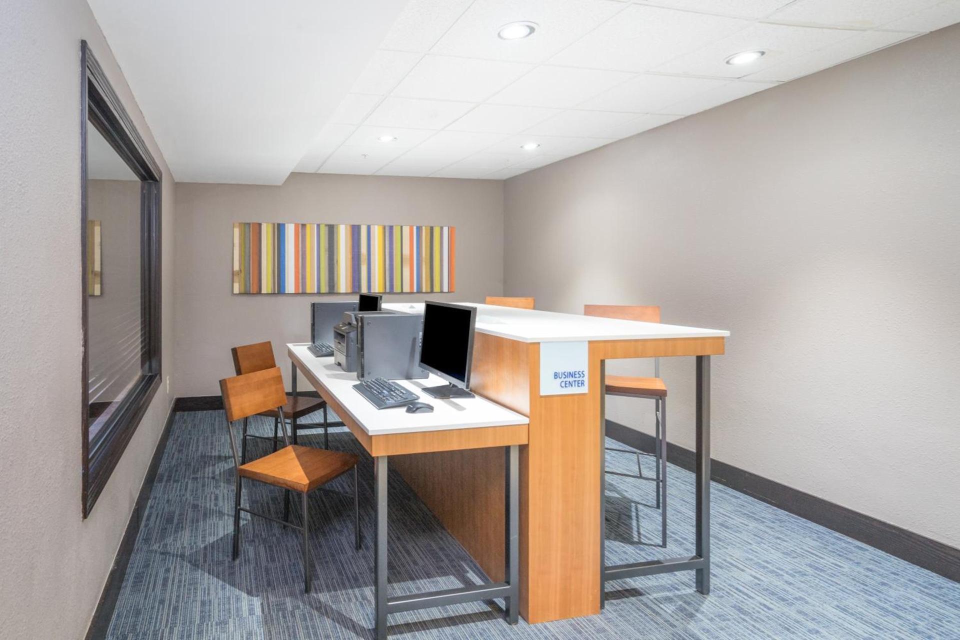 Holiday Inn Express Hotel Howe / Sturgis by IHG photo 16