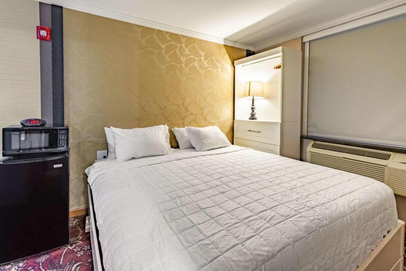 Umbrella Hotel Brooklyn - Newly Renovated photo 19