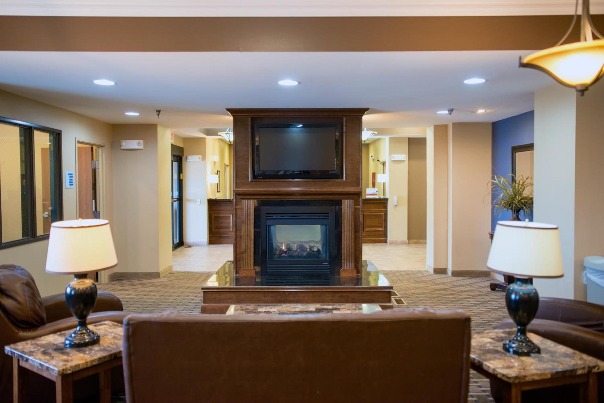 Holiday Inn Express Devils Lake by IHG photo 3