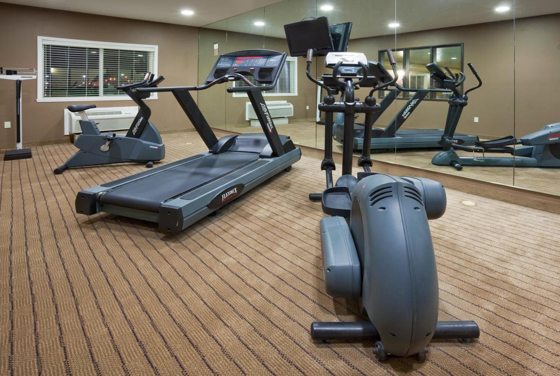 Holiday Inn Express Devils Lake by IHG photo 5