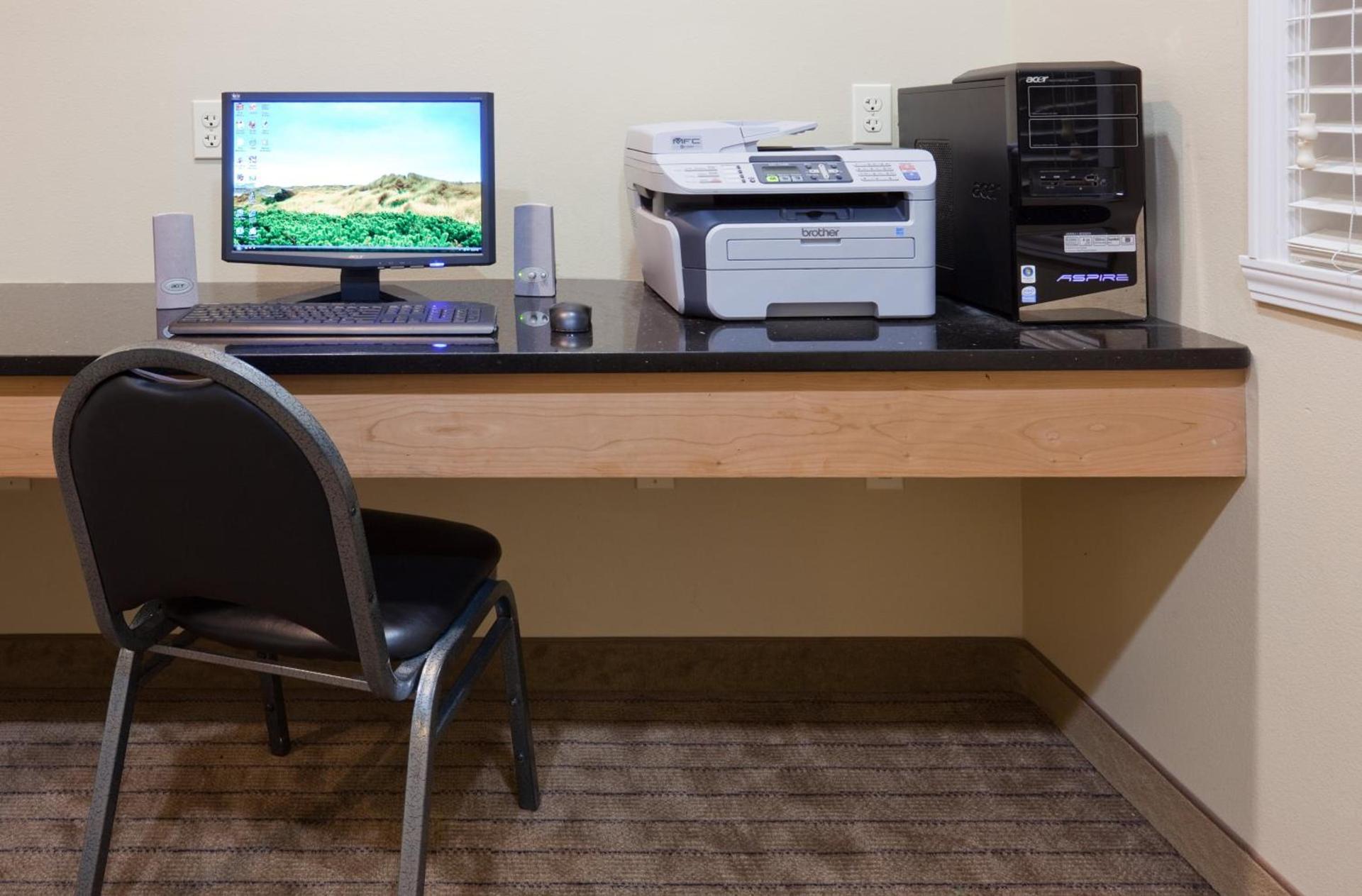 Holiday Inn Express Devils Lake by IHG photo 6