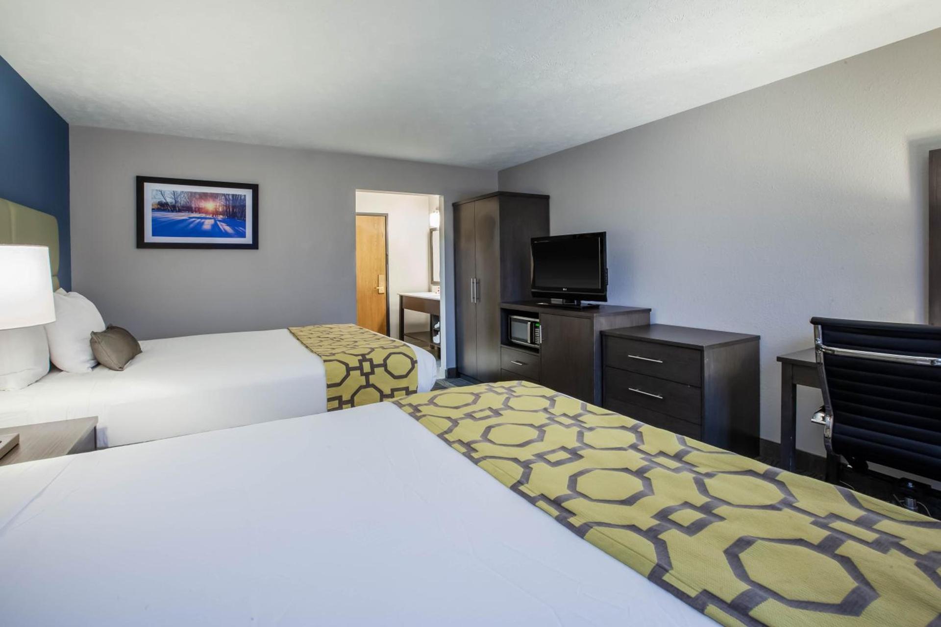 Baymont by Wyndham Traverse City photo 14
