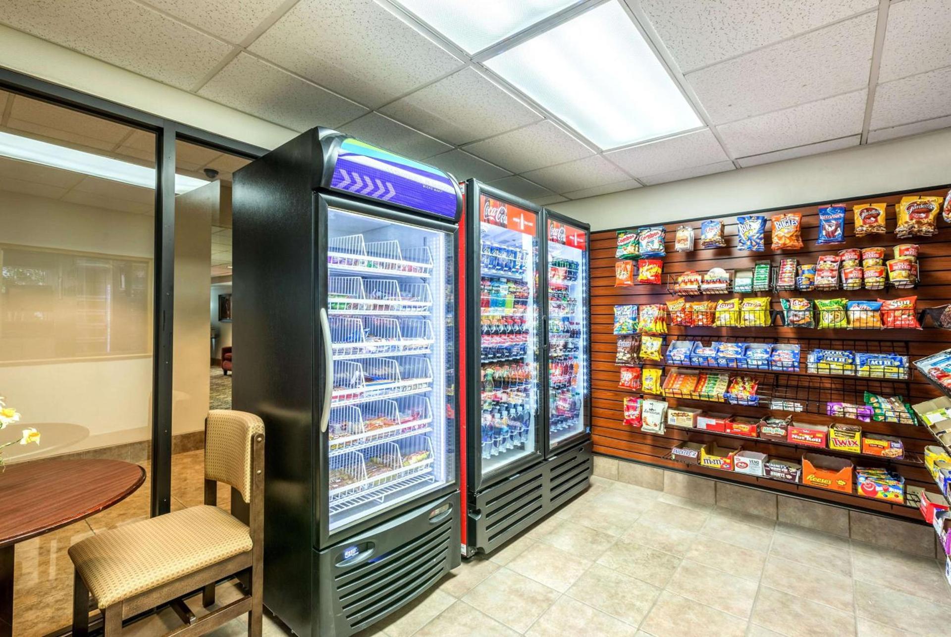 Ramada by Wyndham North Platte photo 62