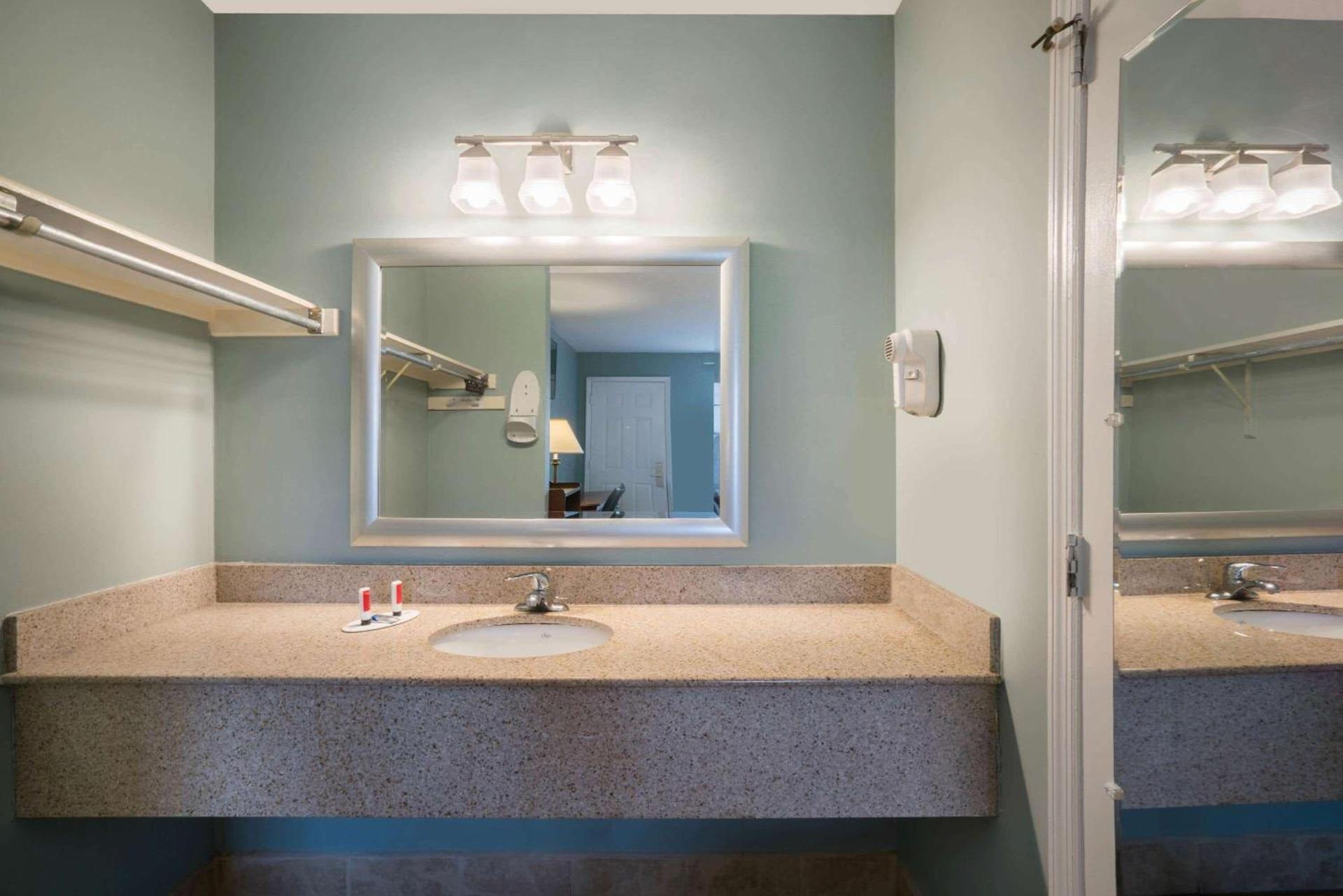 Travelodge by Wyndham Santee photo 4