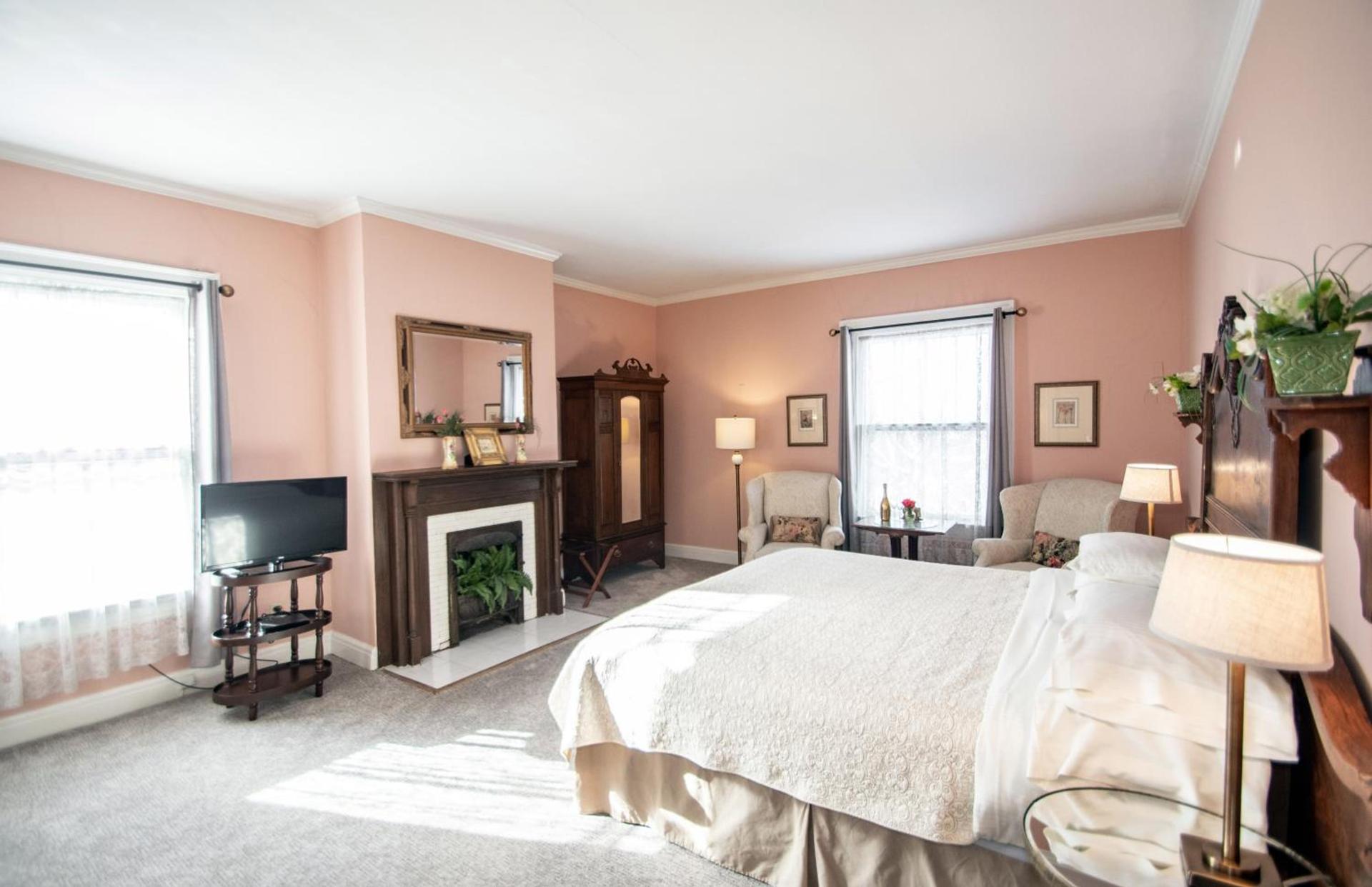 Looking Glass Inn photo 2